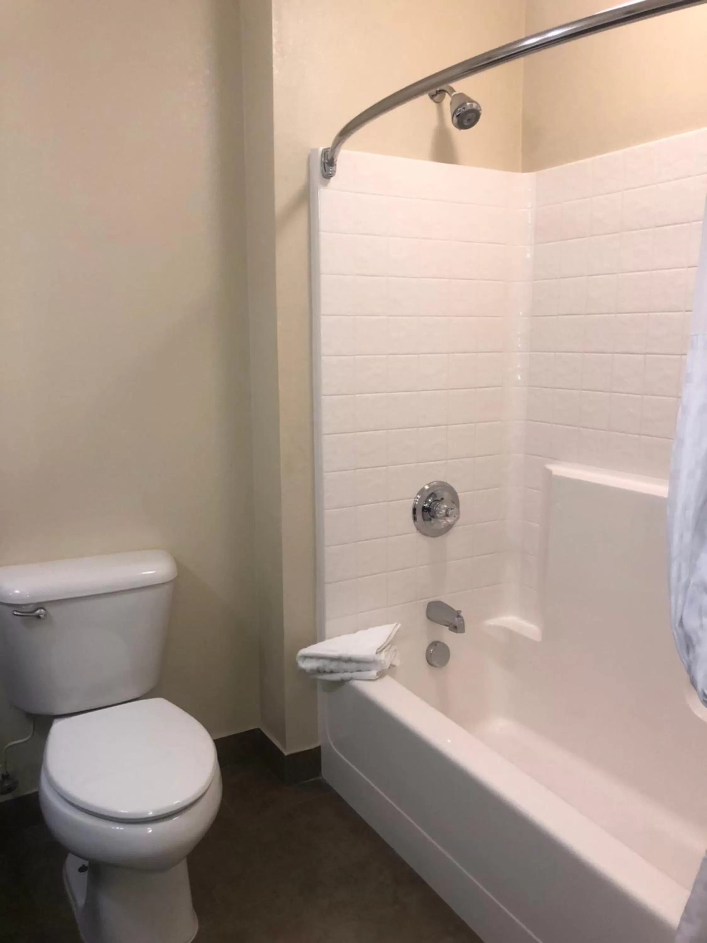 Bathroom in Comfort Inn & Suites Ukiah Mendocino County