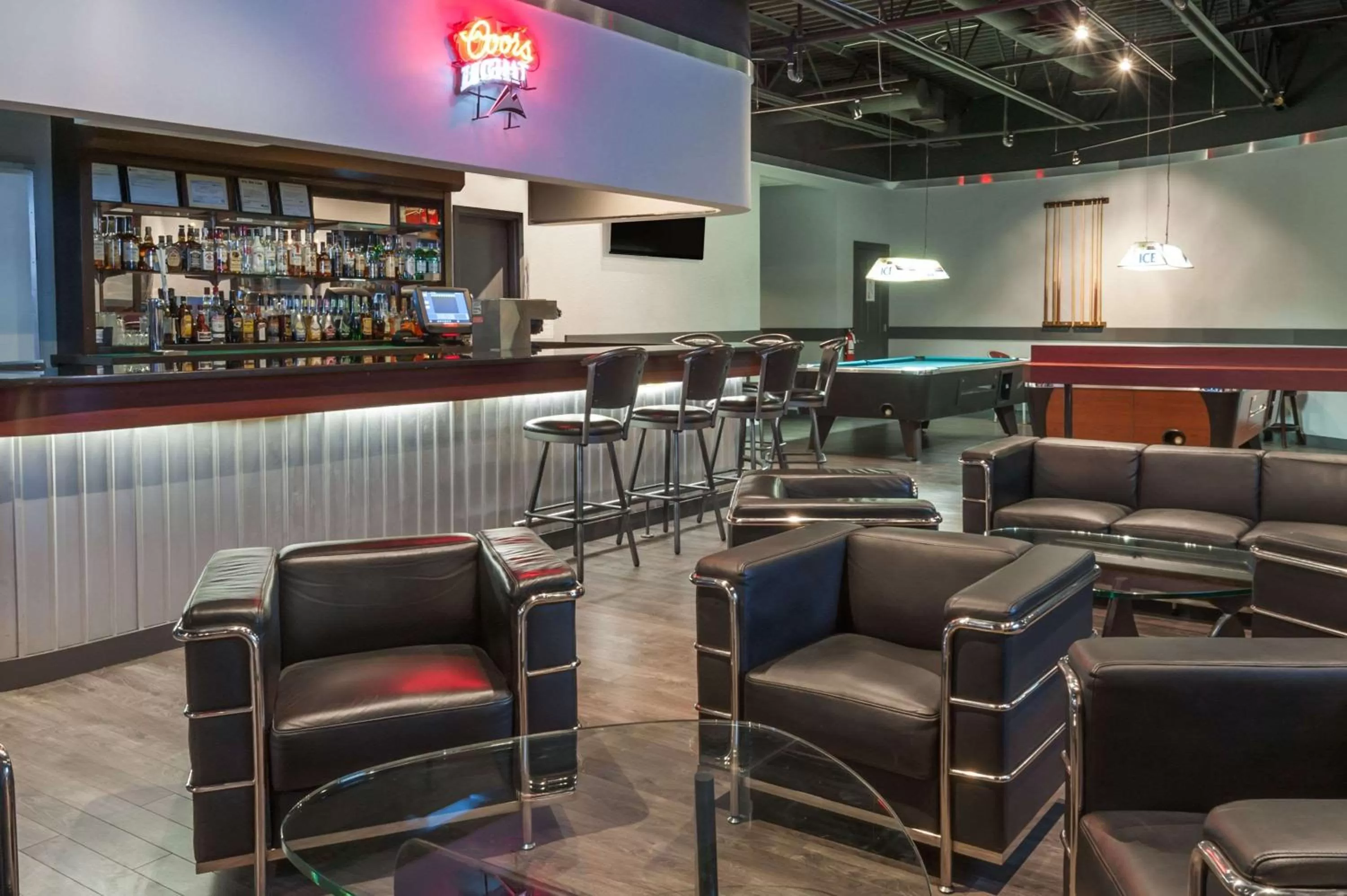 Lounge or bar in Super 8 by Wyndham Edmonton/West