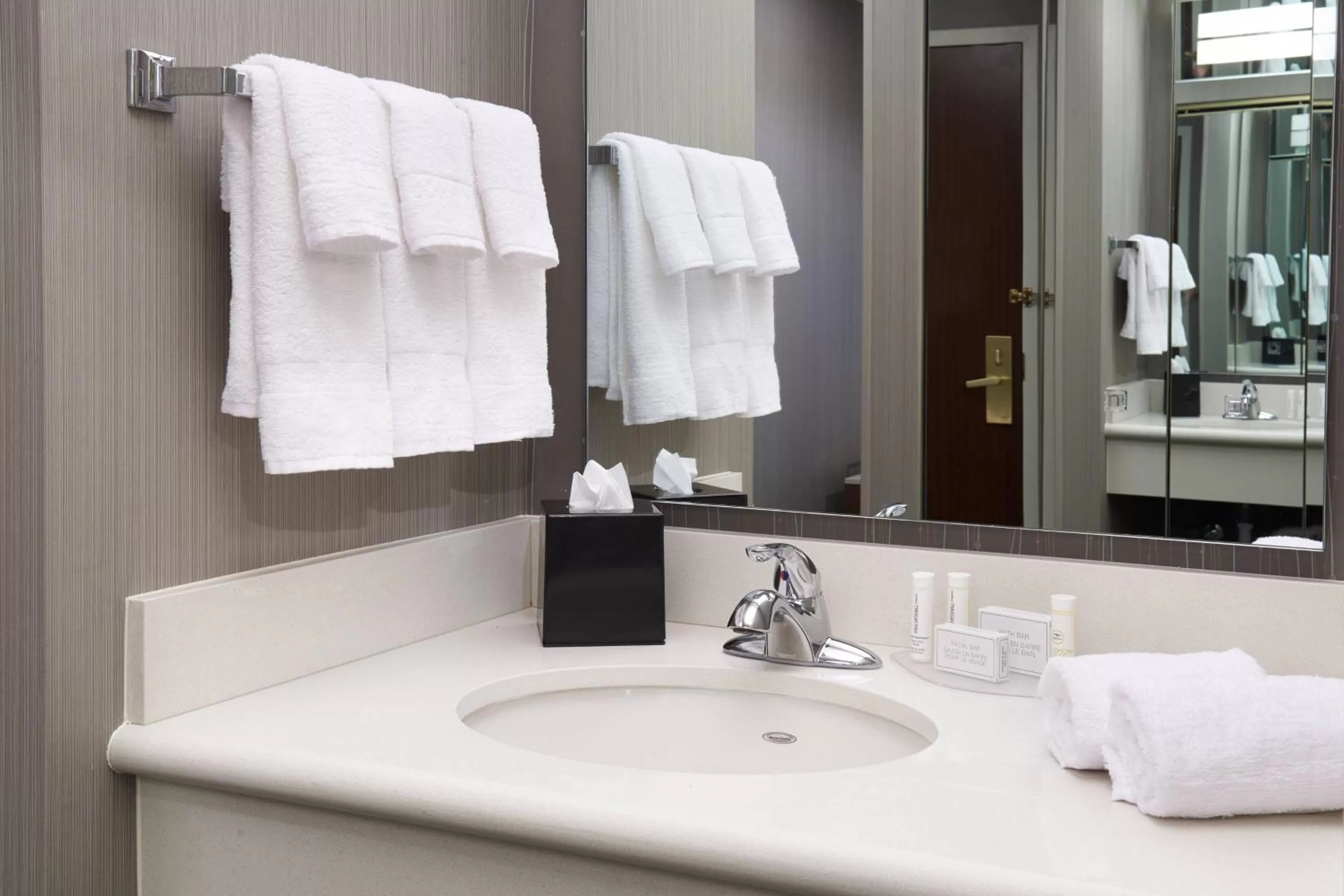 Bathroom in Courtyard Cleveland Independence