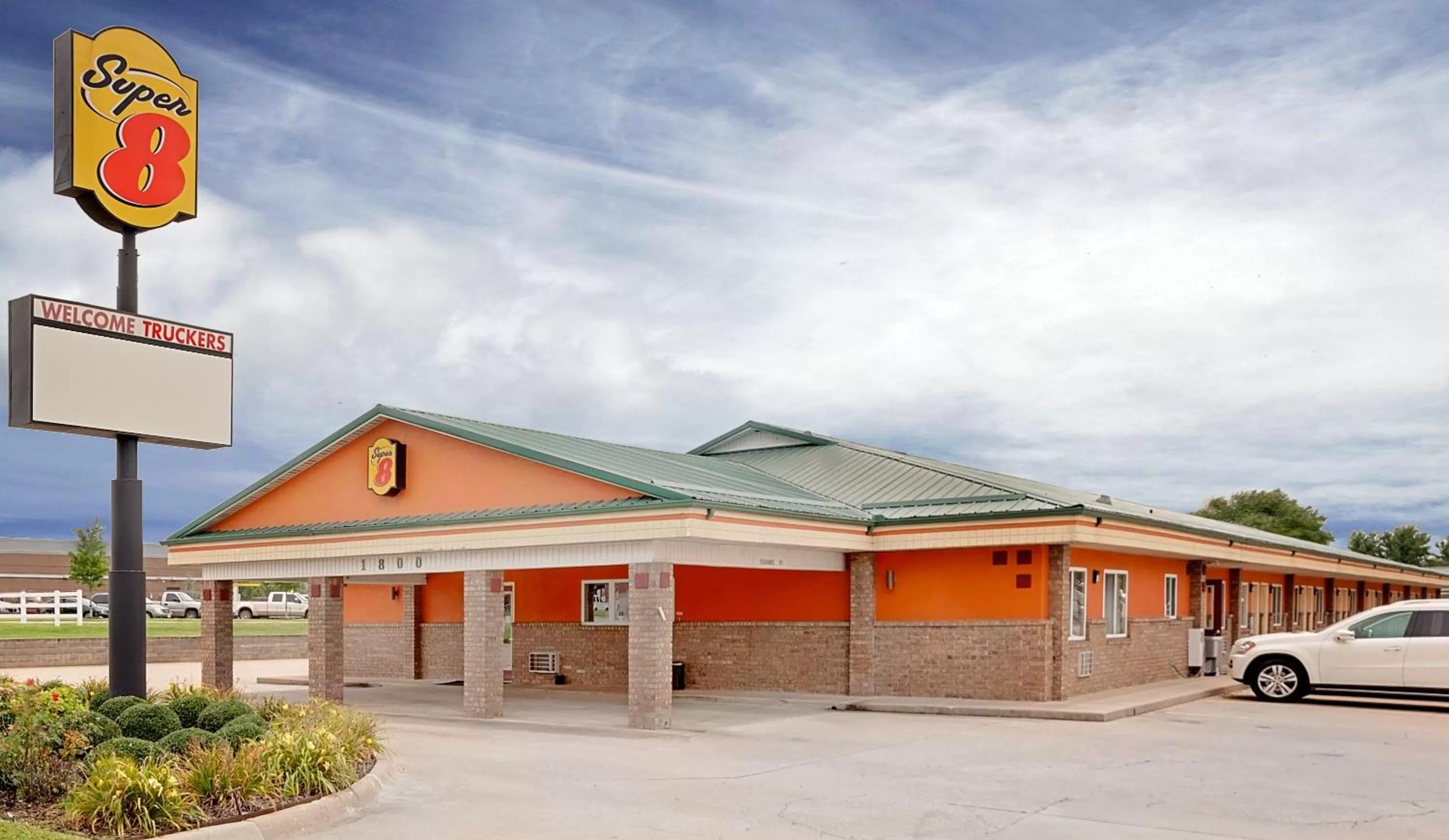 Facade/entrance in Super 8 by Wyndham Siloam Springs