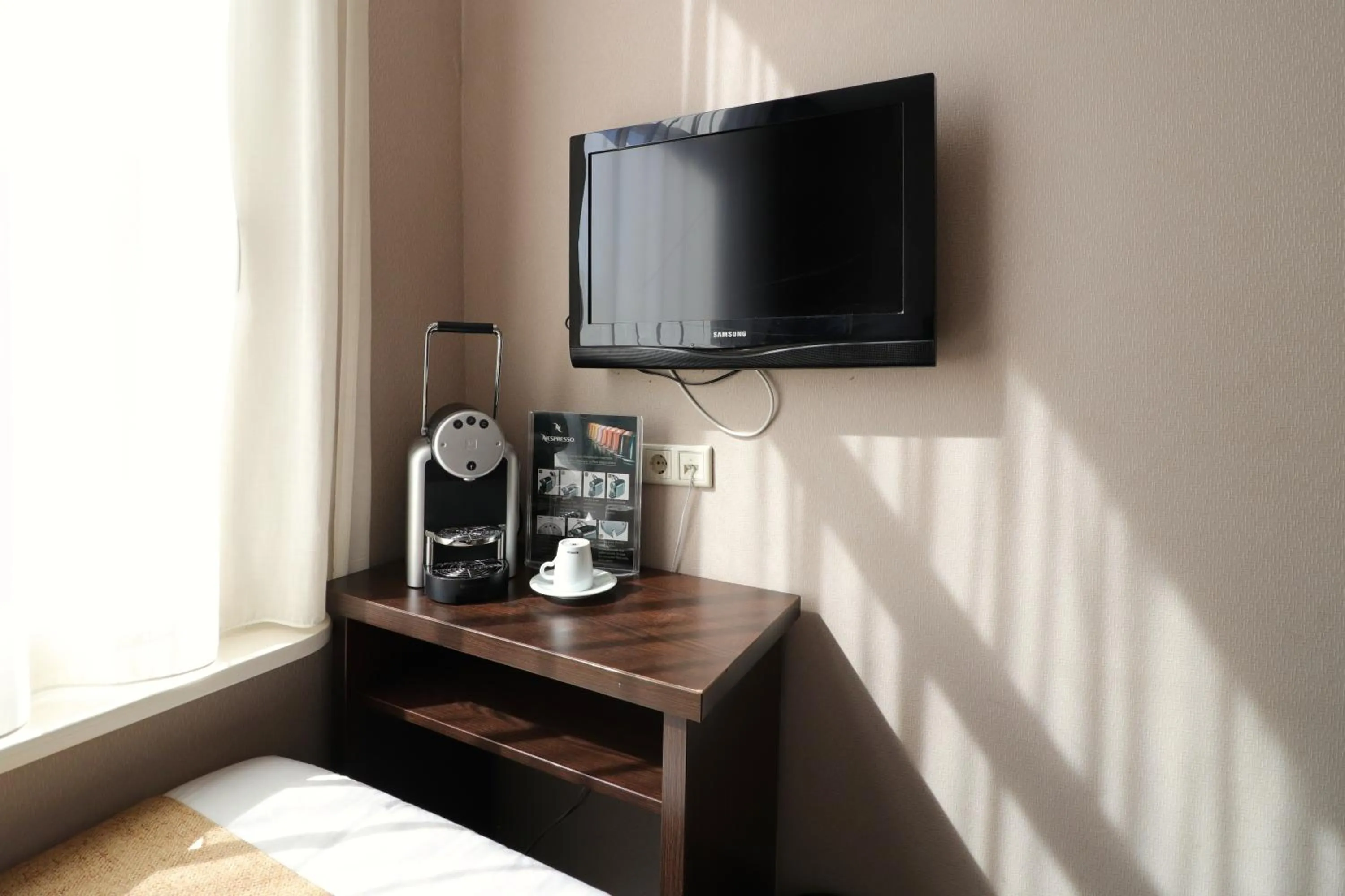 TV and multimedia, Bed in Hotel Van Gogh