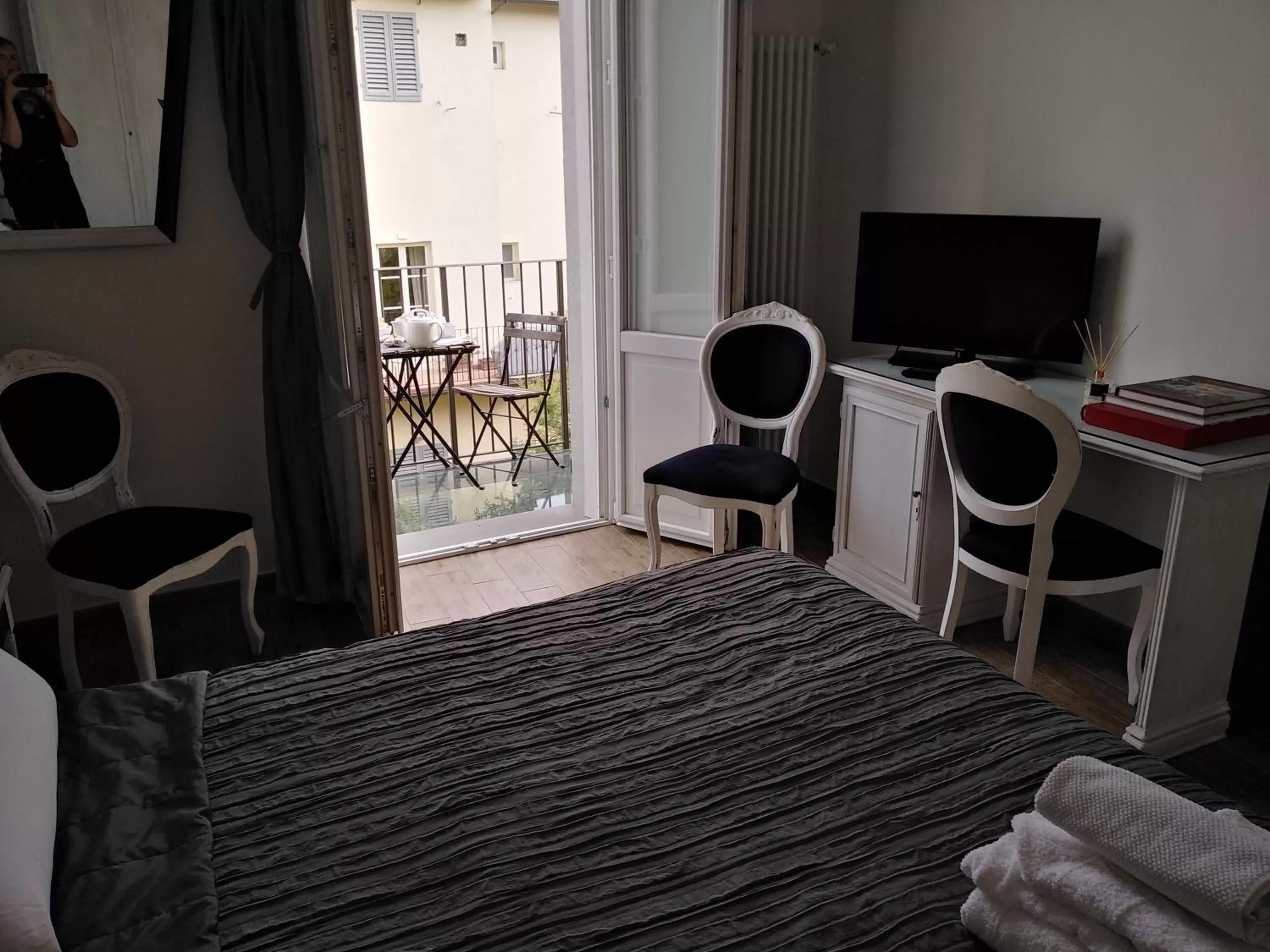 TV and multimedia, TV/Entertainment Center in In San Frediano B&B