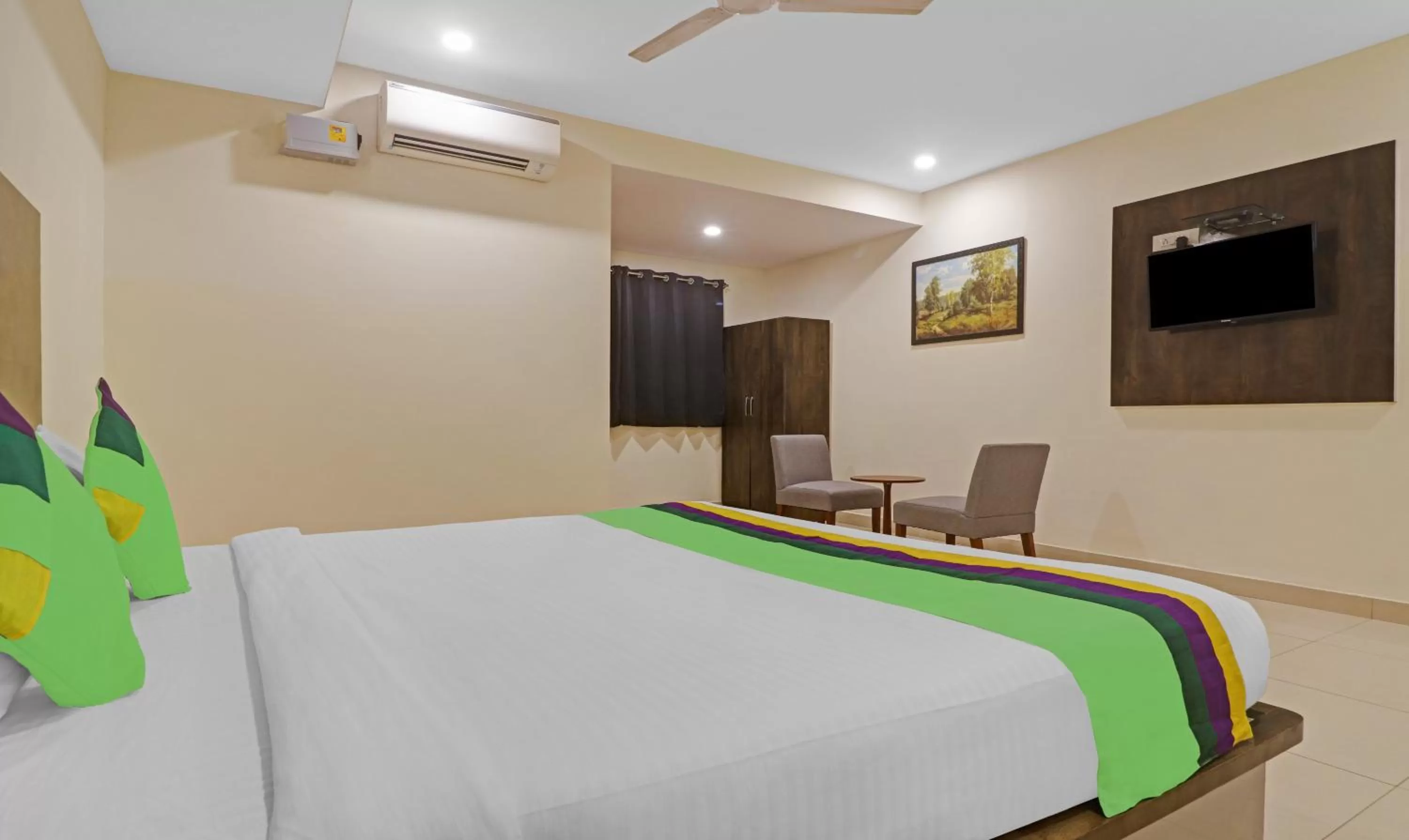 Bedroom, Bed in Treebo Tee