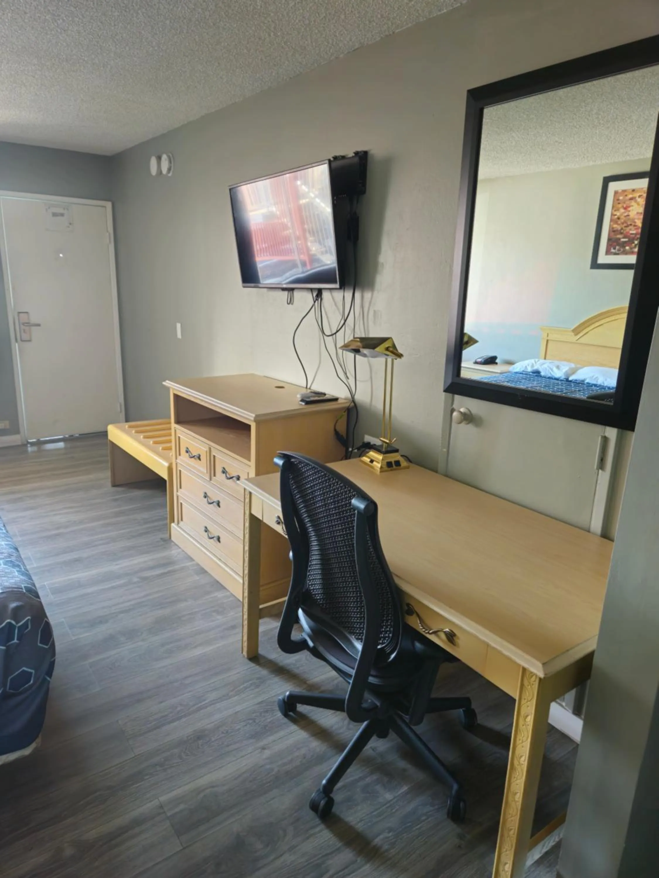 Bedroom in Heritage Inn - Milpitas