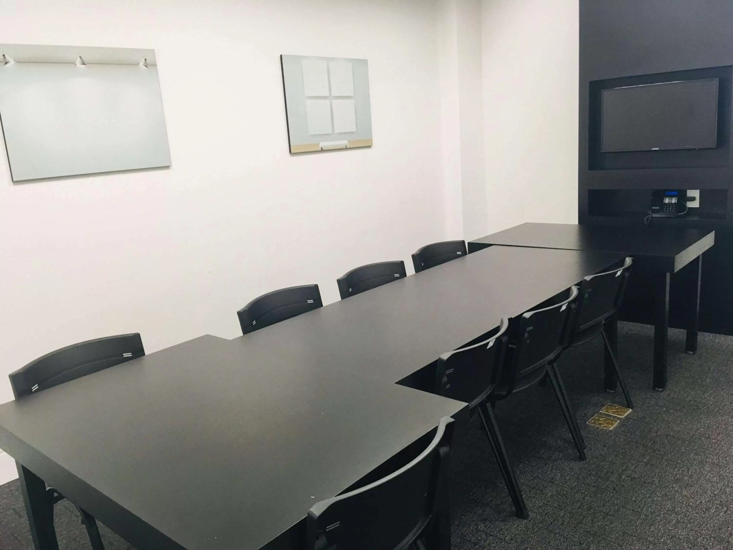 Meeting/conference room in ibis Styles Pouso Alegre