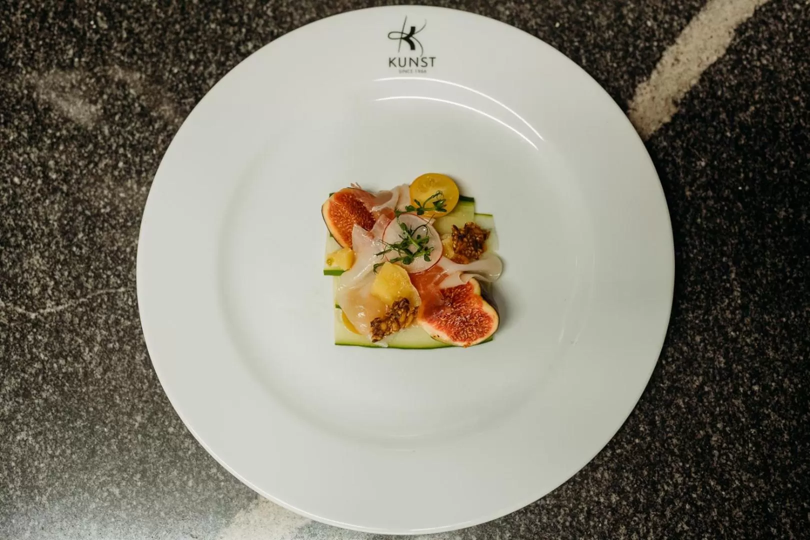 Restaurant/places to eat in Hotel Kunst