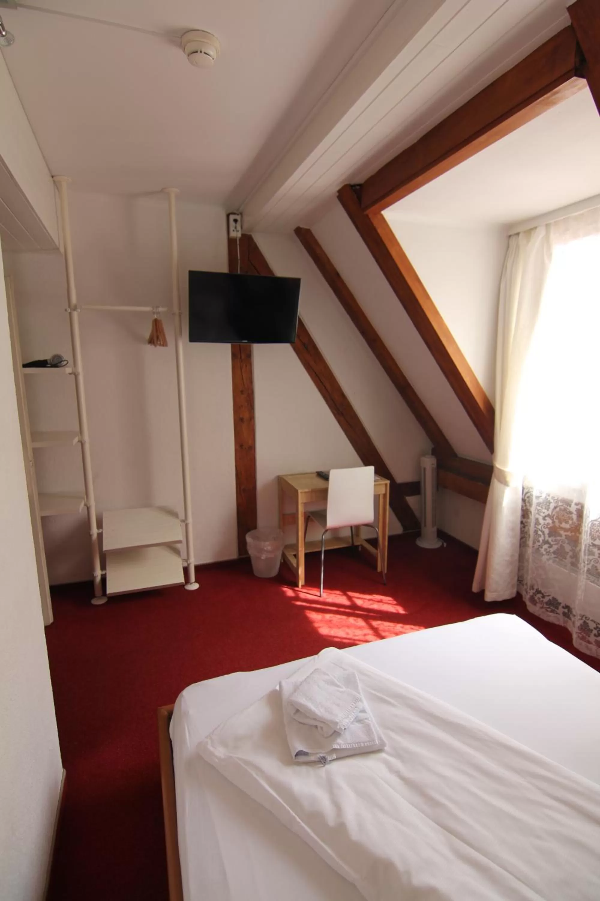 Bedroom, Bed in Zunfthaus zur Rebleuten