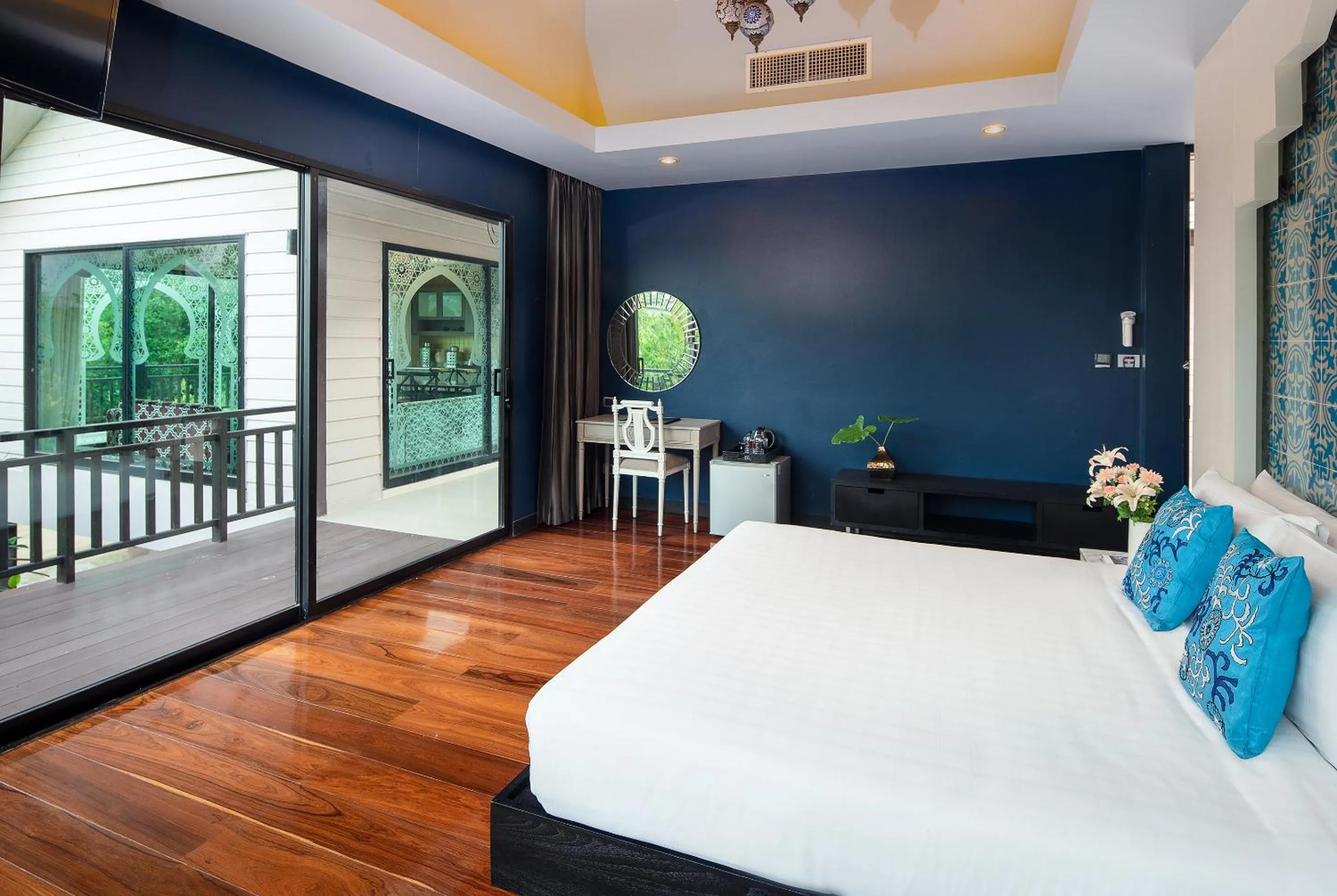 Bathroom, Bed in Way Hotel Pattaya