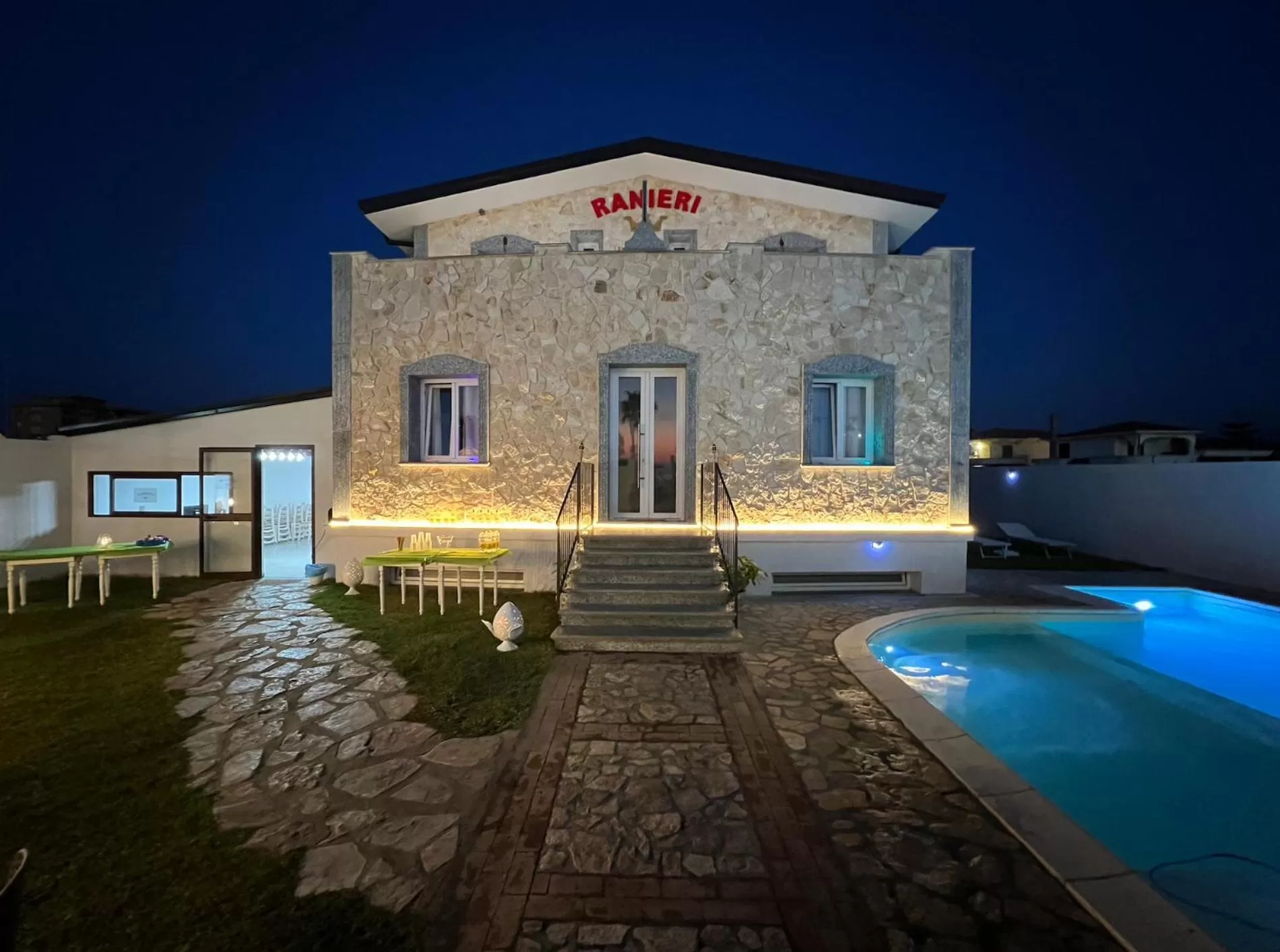 Swimming pool, Property Building in B&B Ranieri