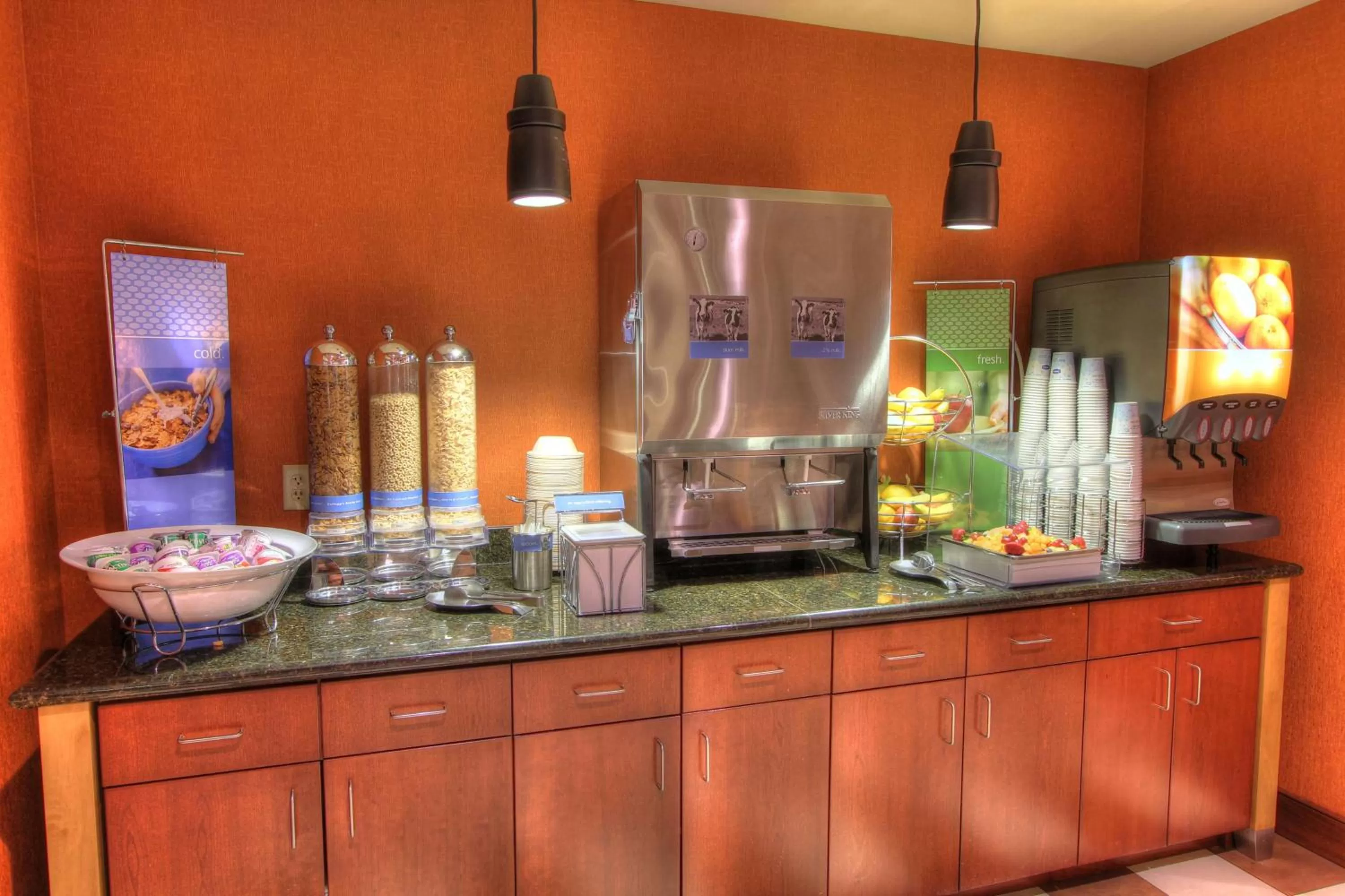 Dining area in Hampton Inn Pigeon Forge