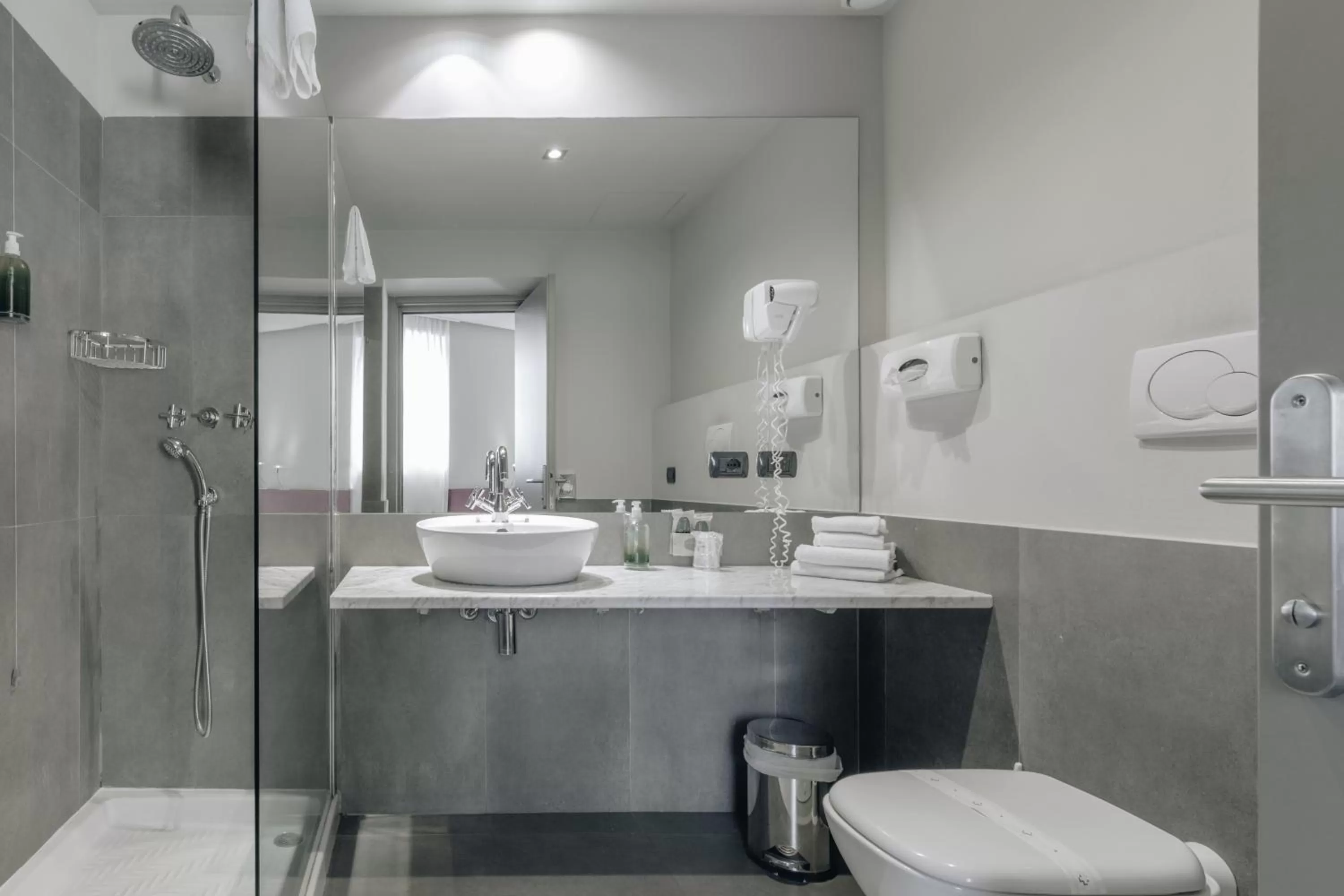 Bathroom in Hotel Continental