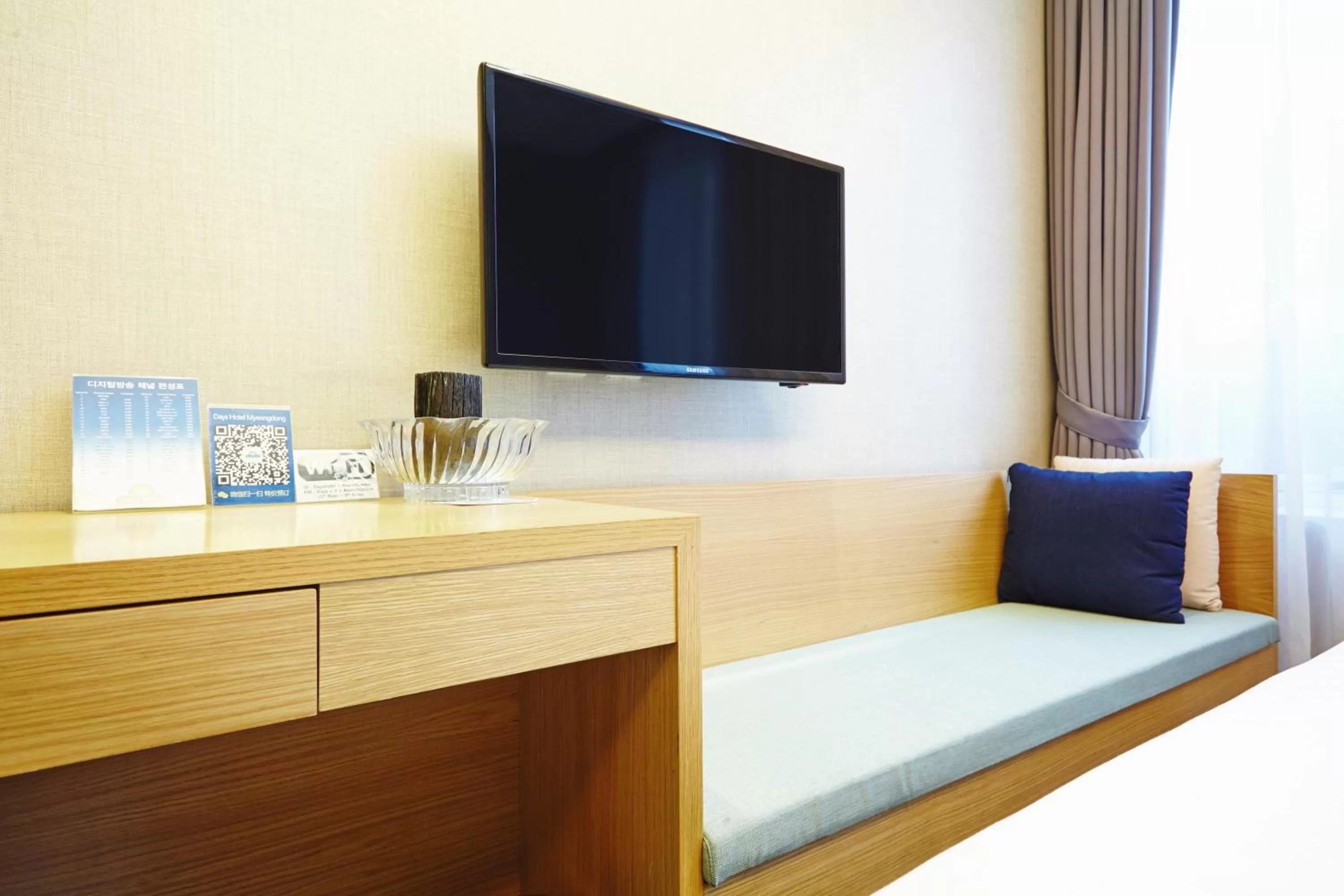 TV and multimedia, Bed in Days Hotel by Wyndham Seoul Myeongdong
