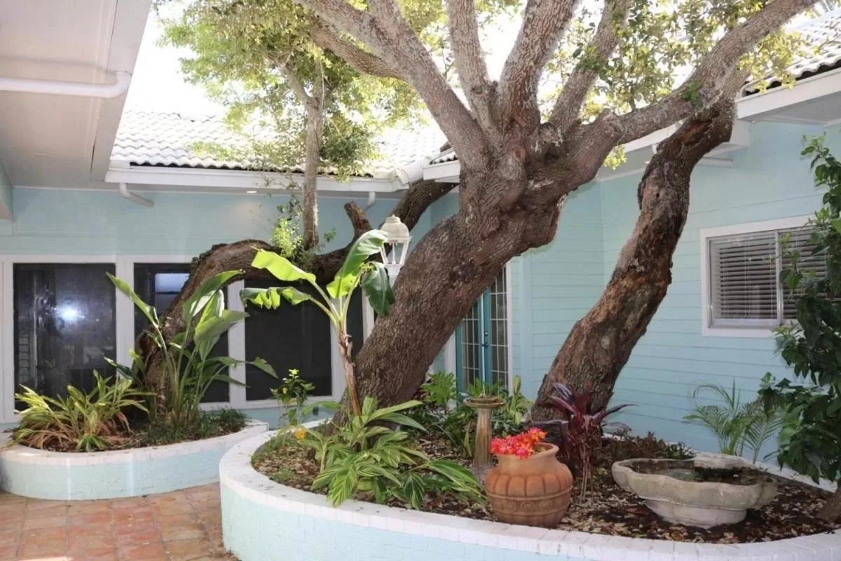 D&R Pelican Bay Resort