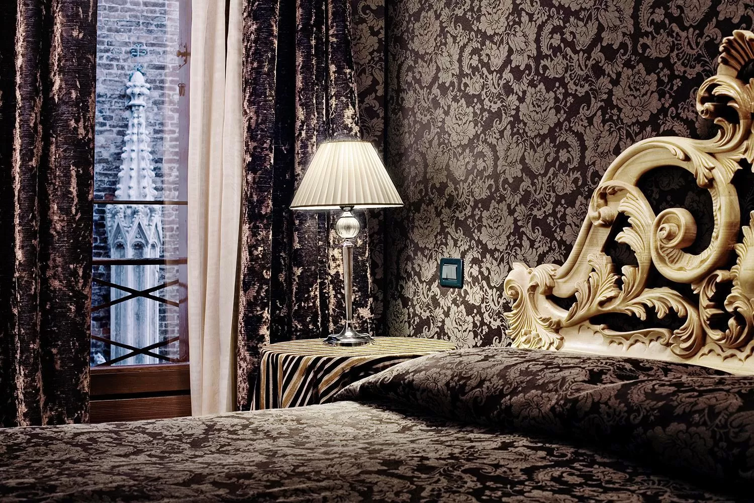 Decorative detail, Bed in B&B Bloom Settimo Cielo