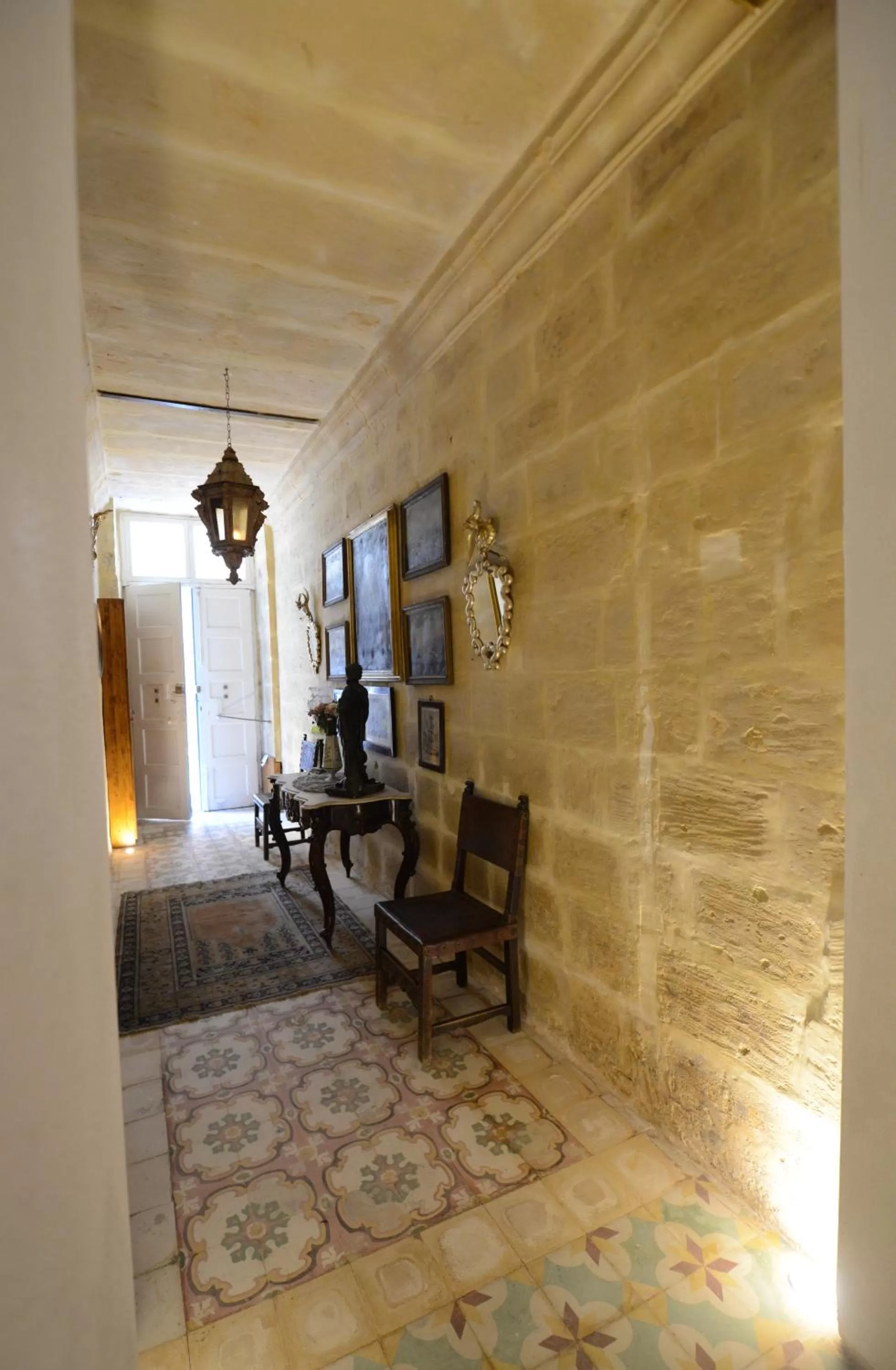 Facade/entrance in Paulos Valletta