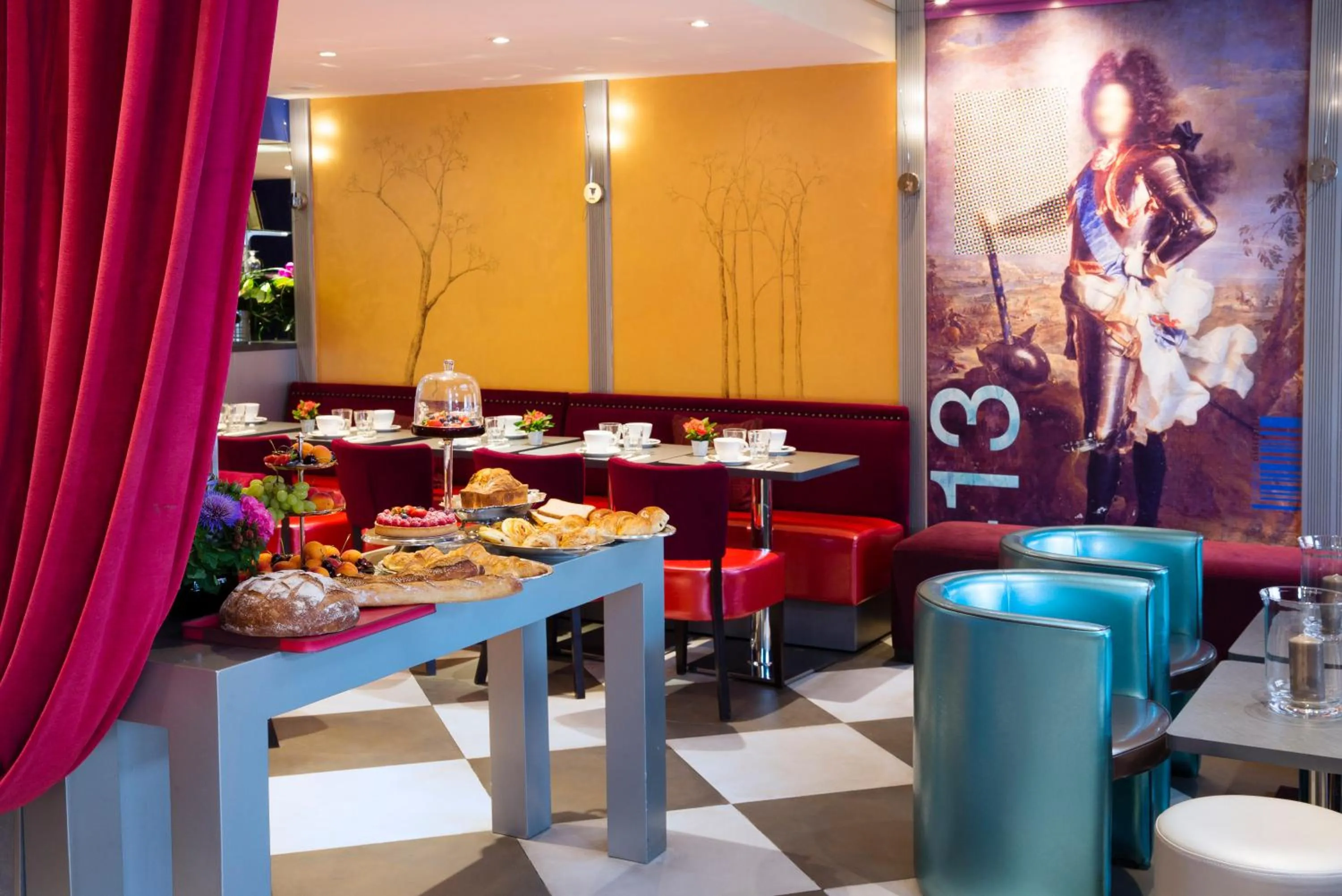 Restaurant/places to eat in Hotel Monceau Wagram