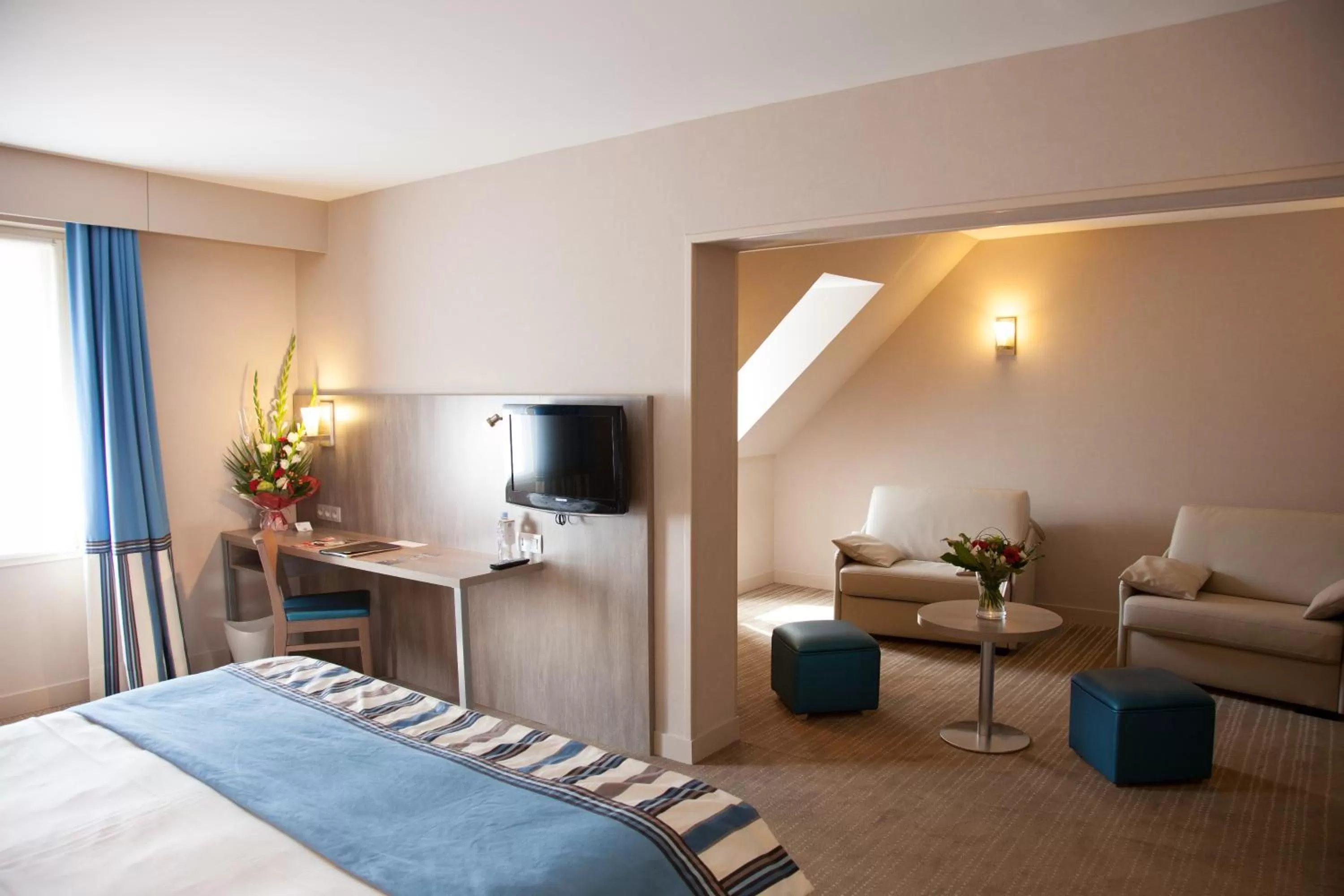 Photo of the whole room, Bed in Mercure Dinan Port Le Jerzual