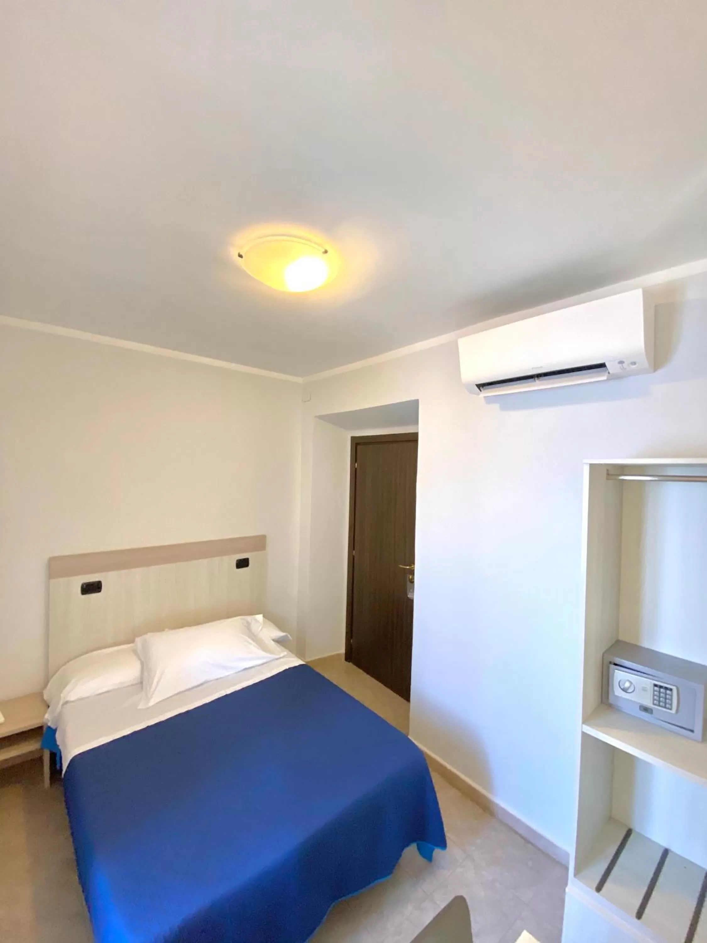 Photo of the whole room, Bed in Hotel Venezia