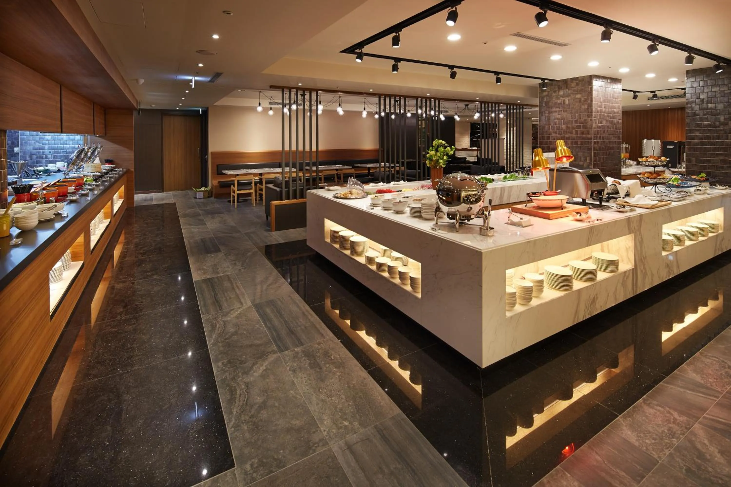 Restaurant/places to eat in La Vida Hotel