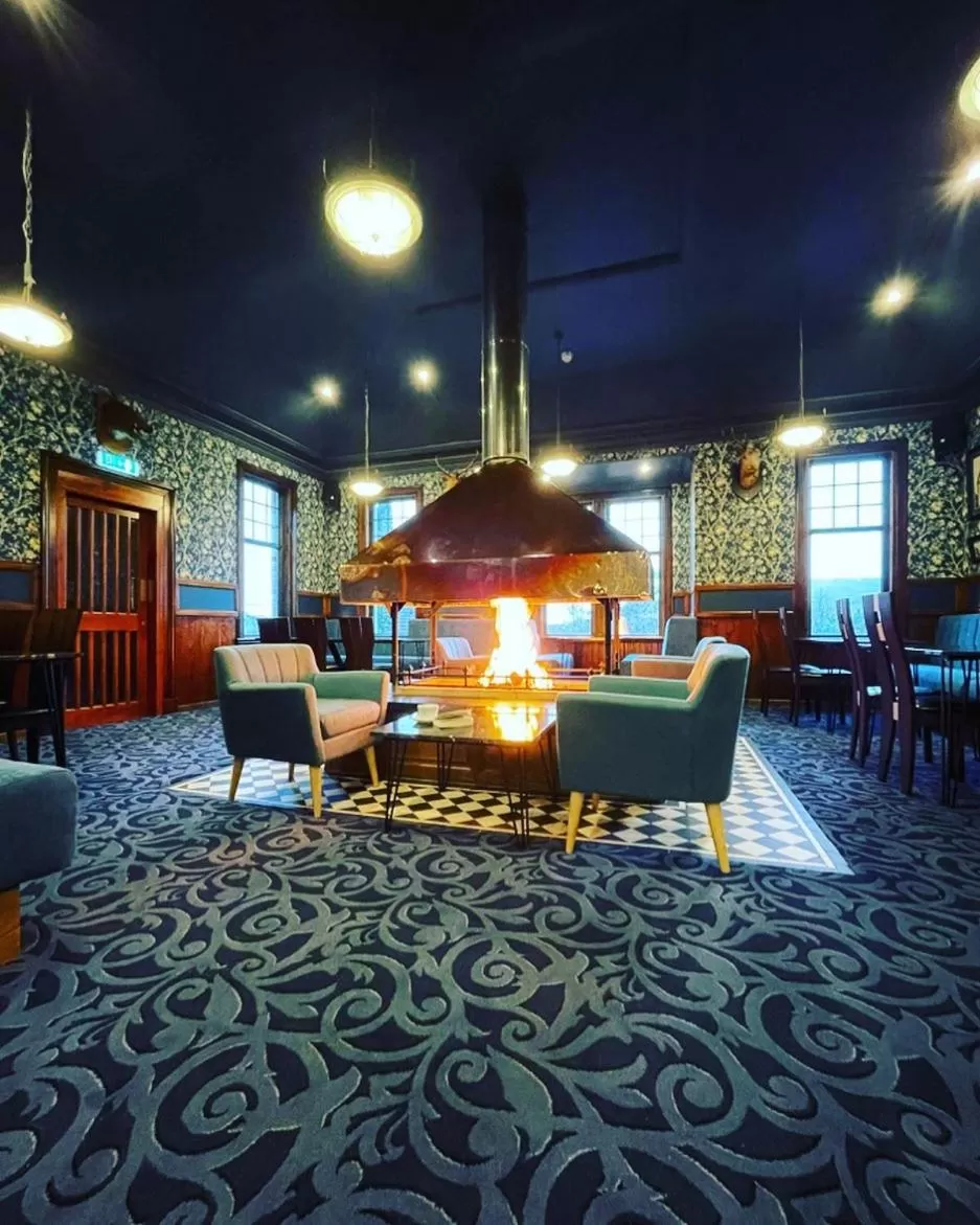 Restaurant/places to eat in Falls of Lora Hotel