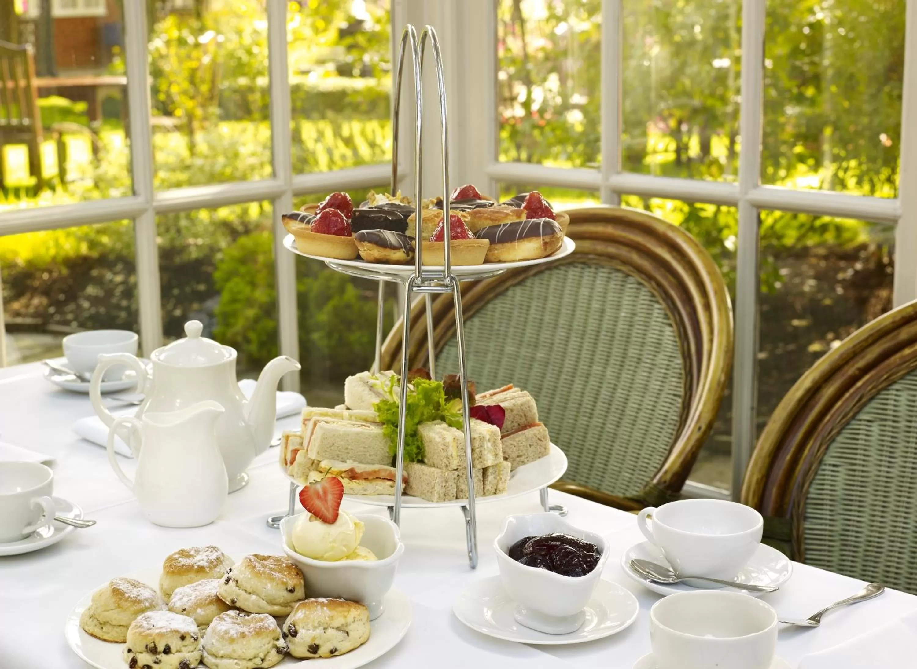 Restaurant/places to eat in Marygreen Manor