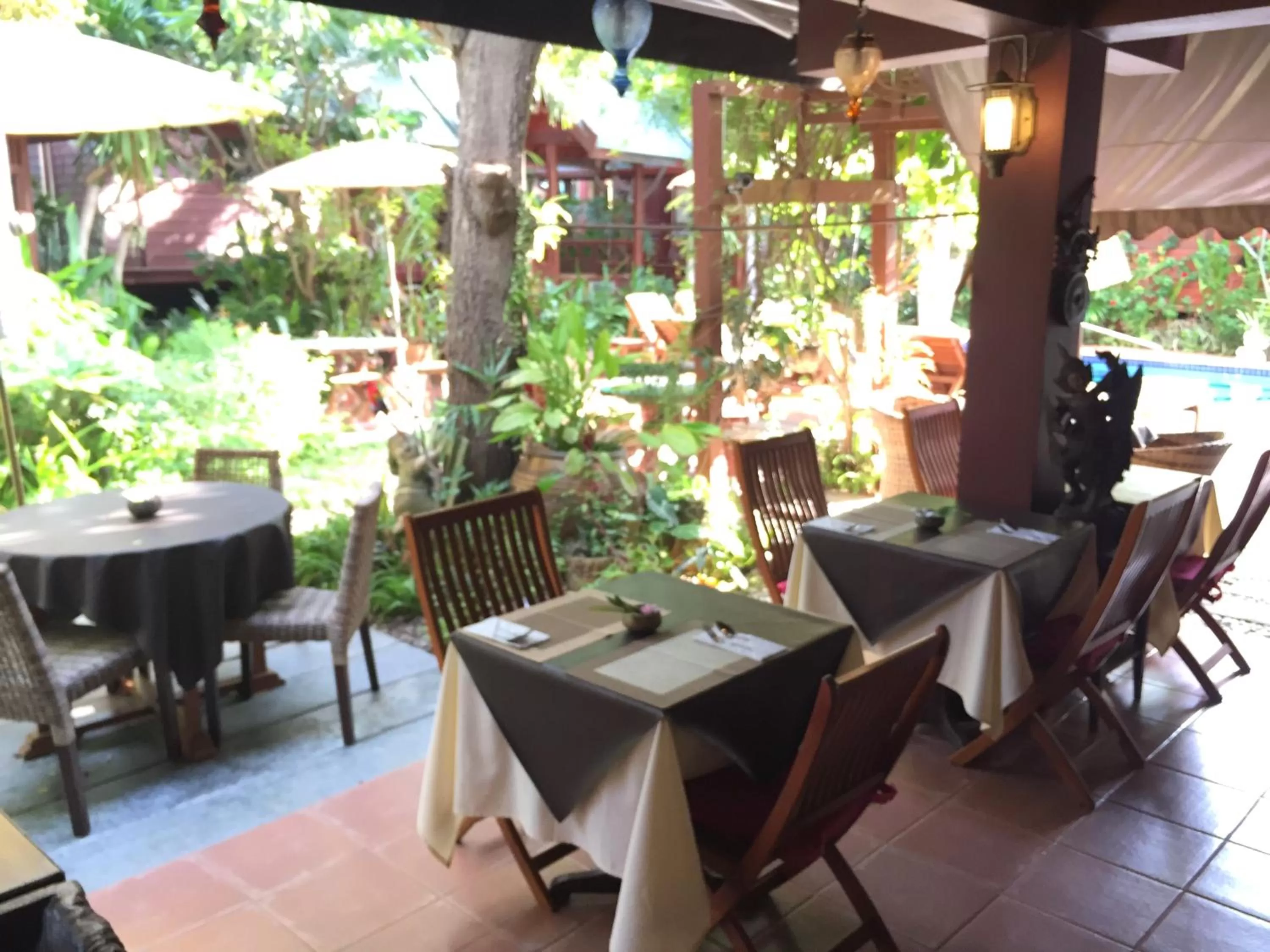 Restaurant/places to eat in Ruenkanok Thaihouse Resort