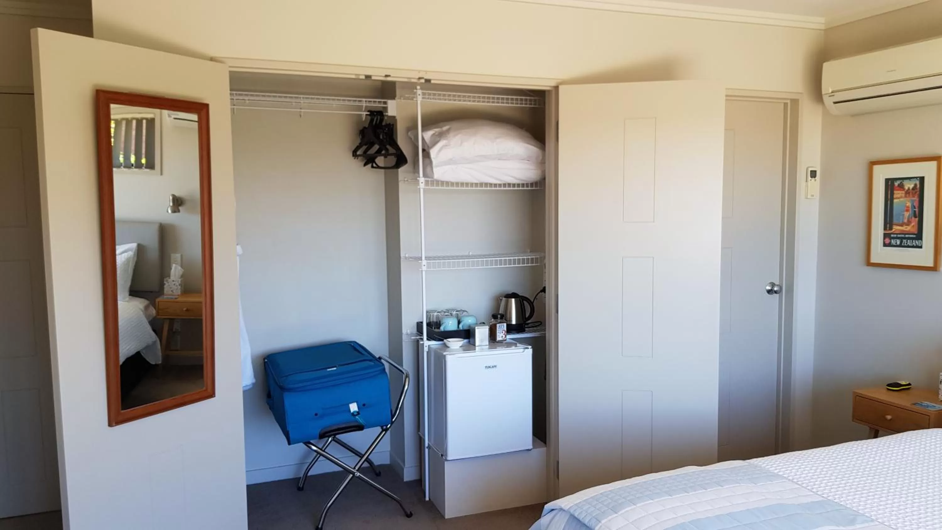 storage, Bed in Rotorua Views B&B/Apartment