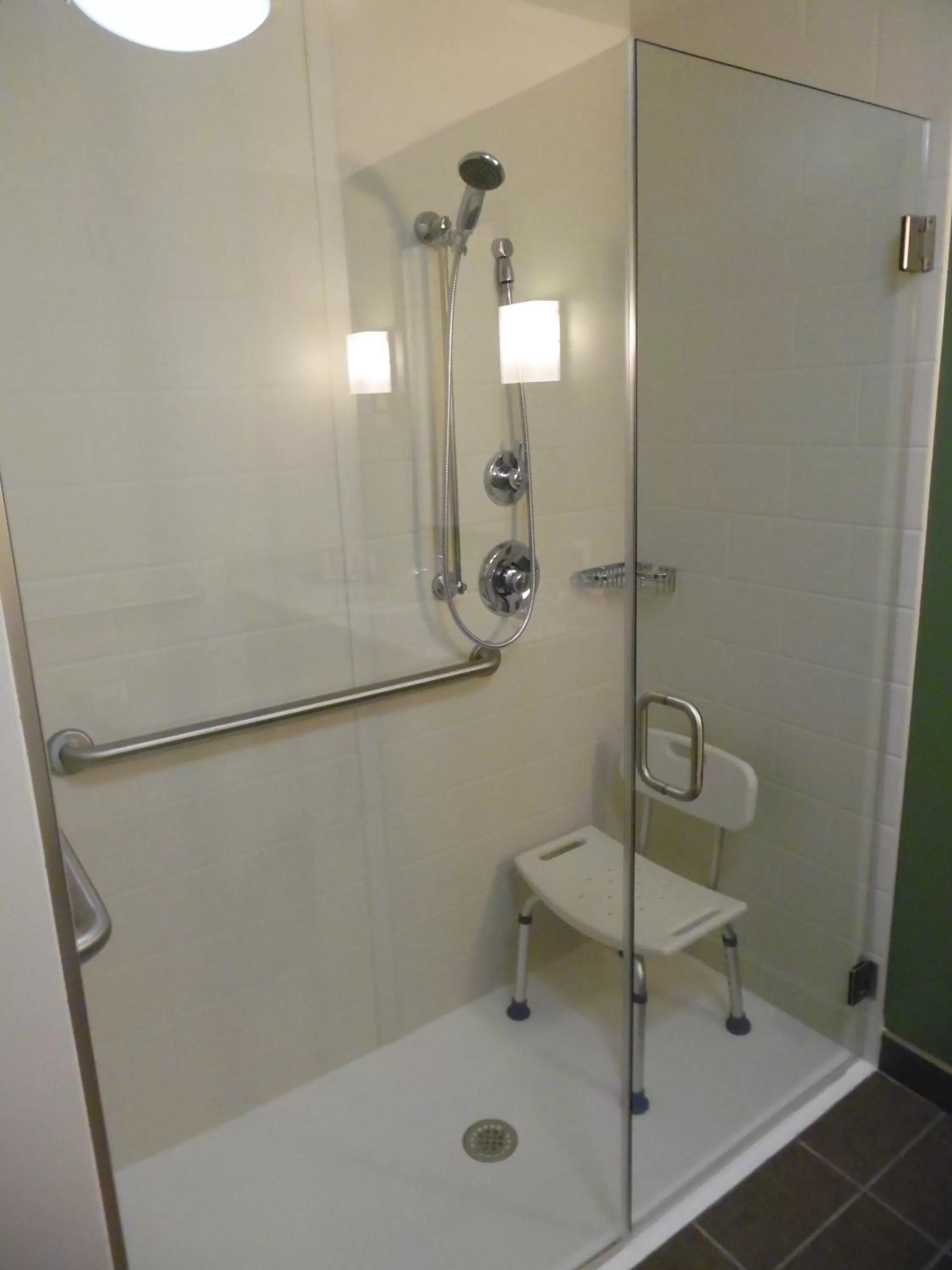 King Room - Disability Access/Non-Smoking in Sleep Inn & Suites Syracuse Airport