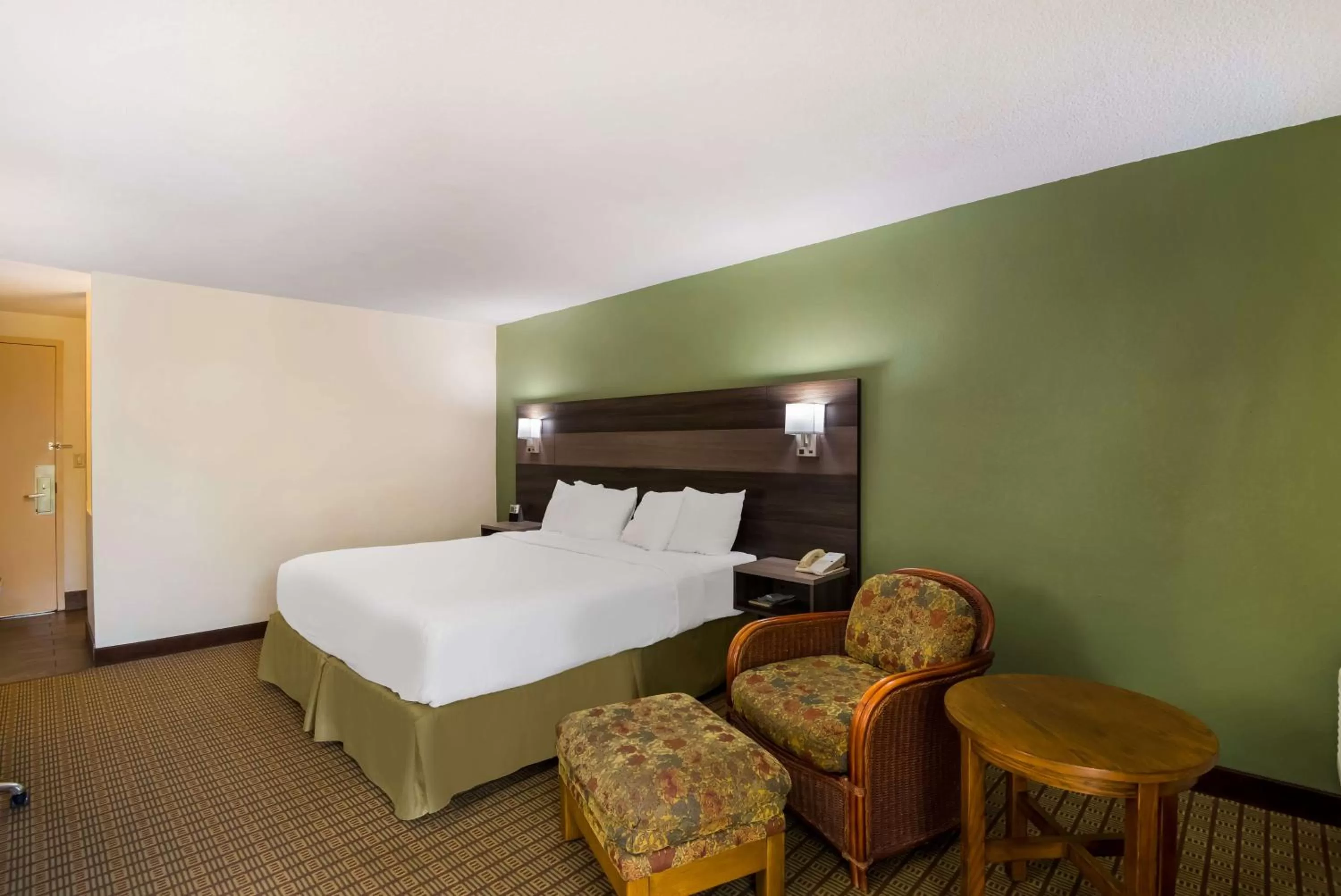 Bedroom, Bed in Best Western Prairie Inn & Conference Center