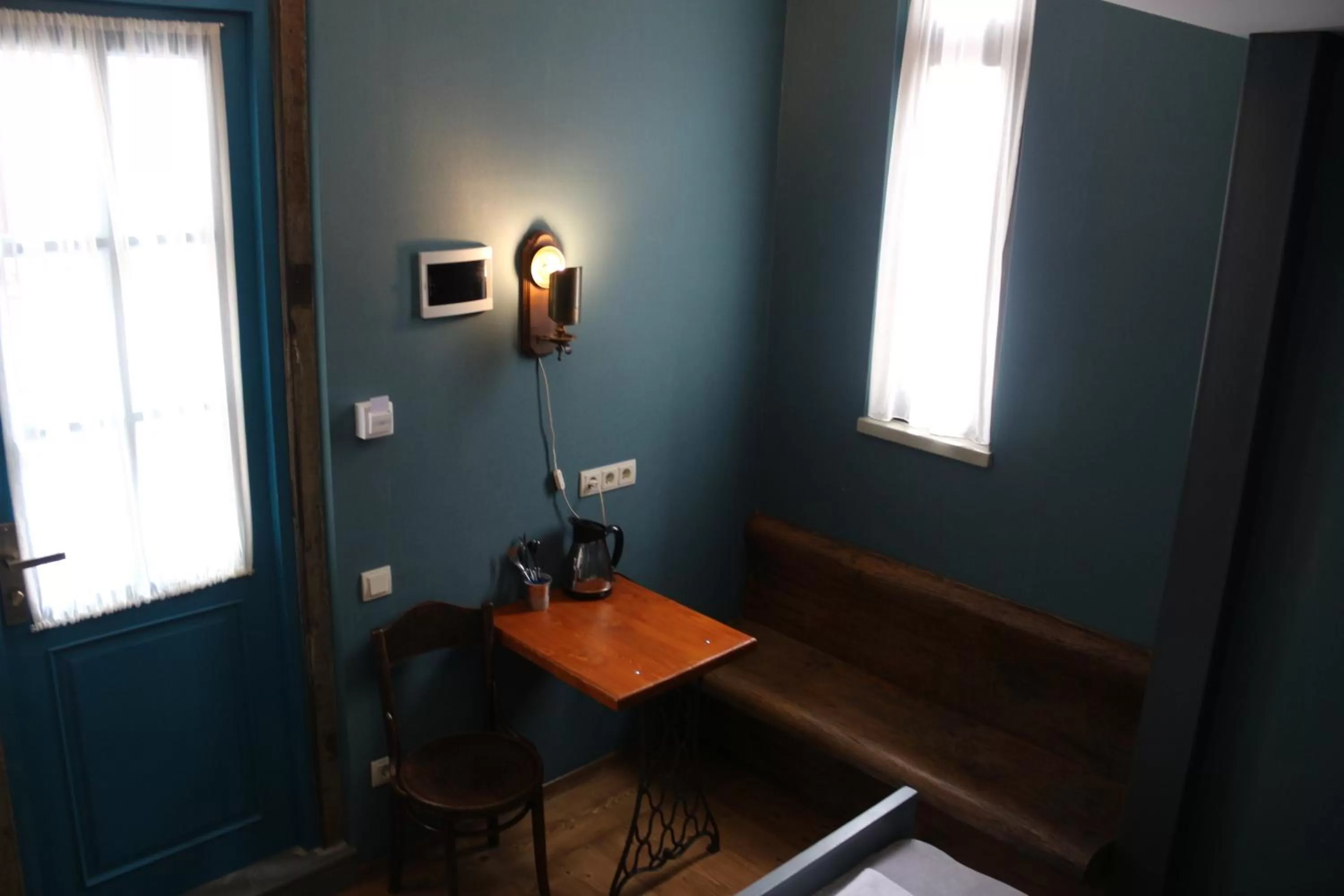 Coffee/tea facilities in 3 Heritage Rooms