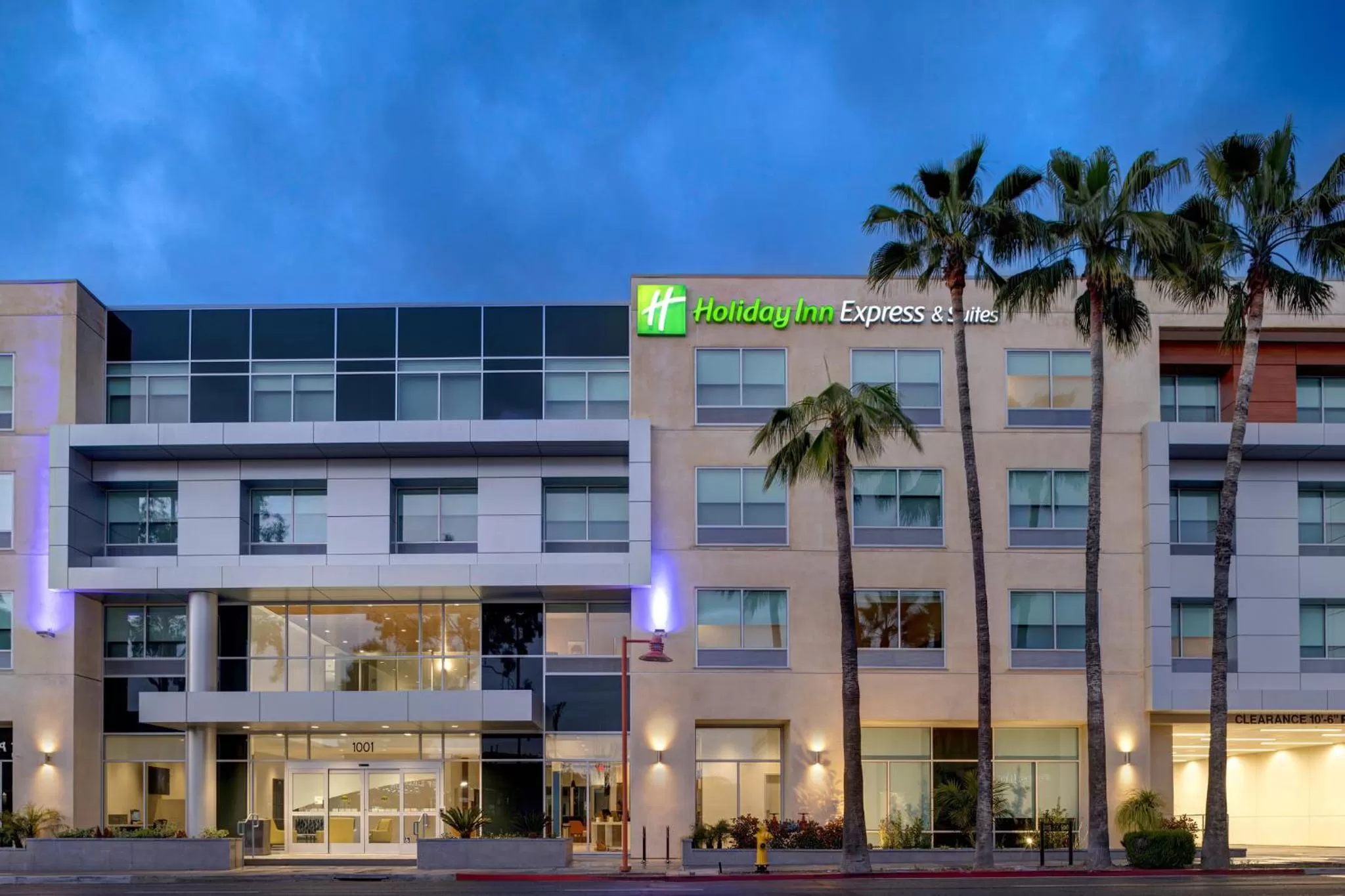 Property building in Holiday Inn Express & Suites - Glendale Downtown