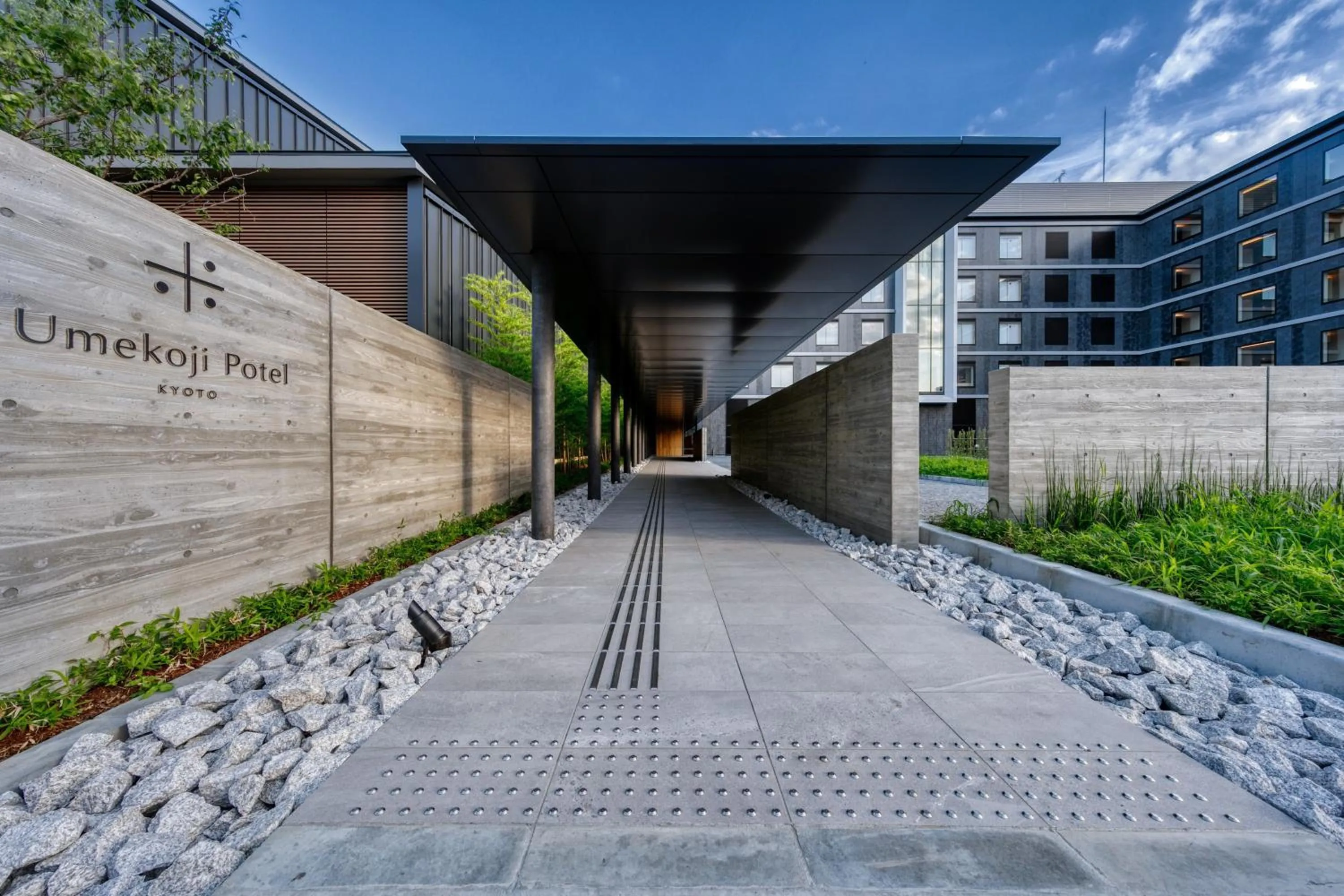 Property building in Umekoji Potel KYOTO