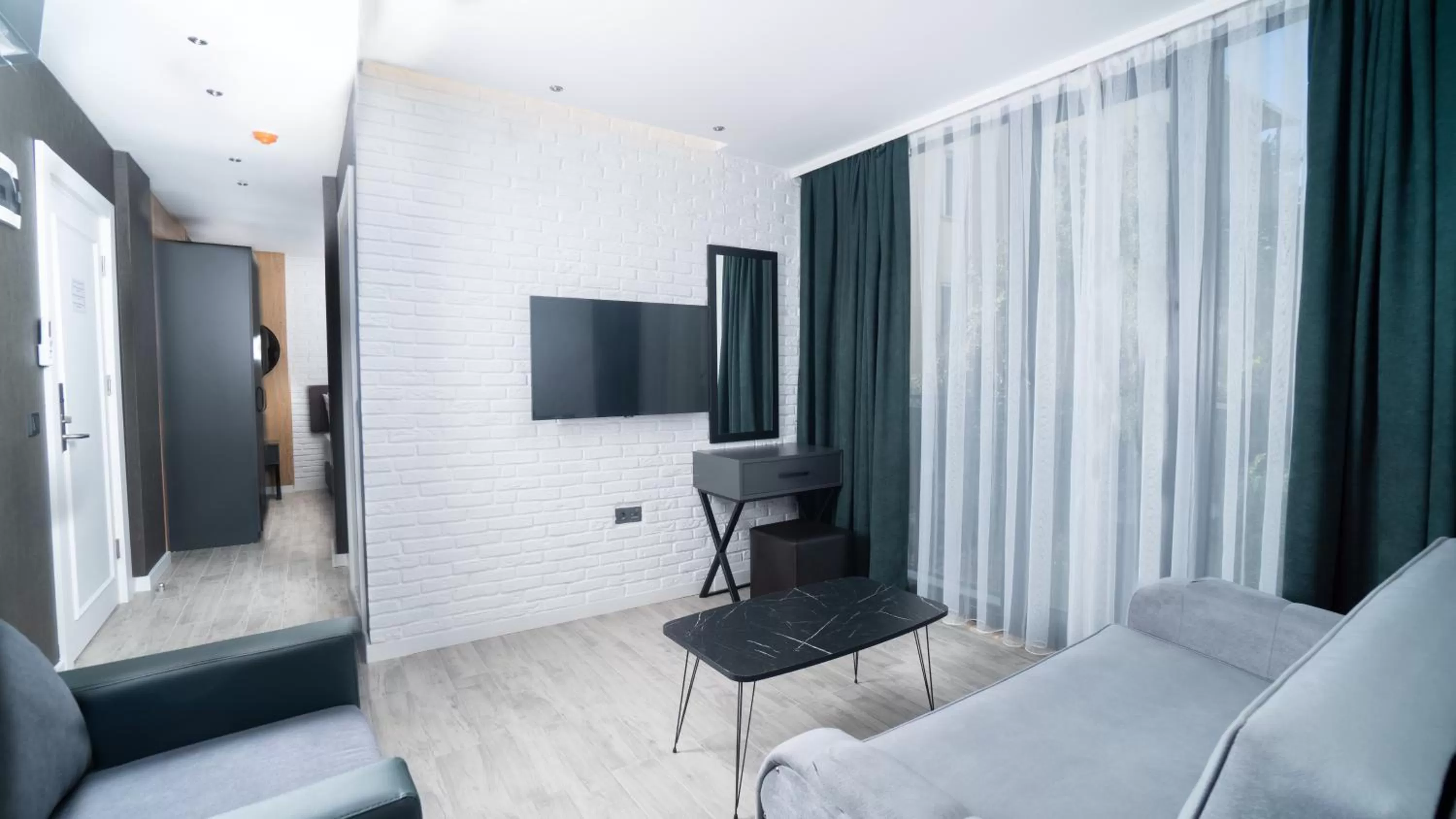 Living room, TV/Entertainment Center in Estera Hotel Silent