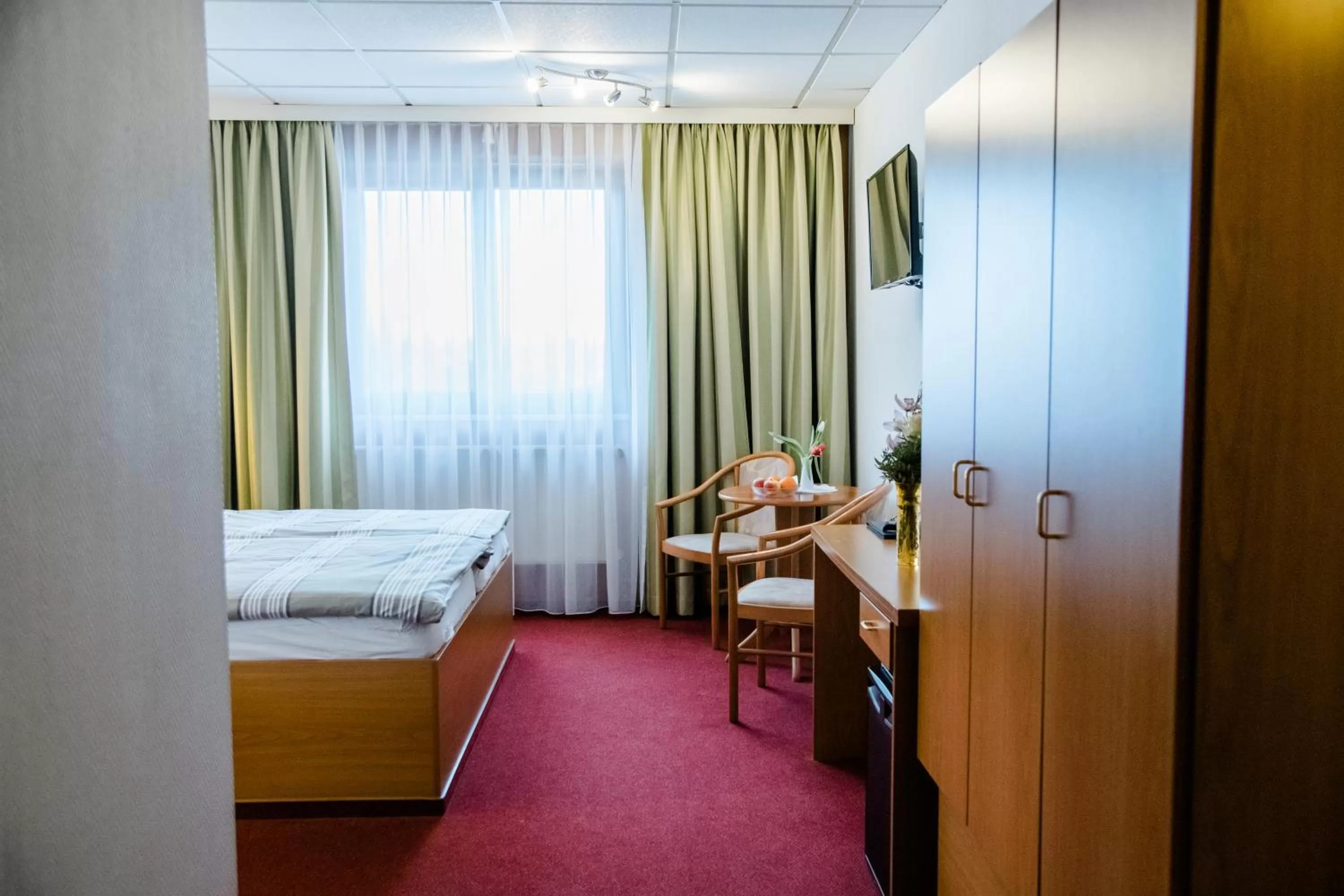 Photo of the whole room, Bed in Hotel Müller