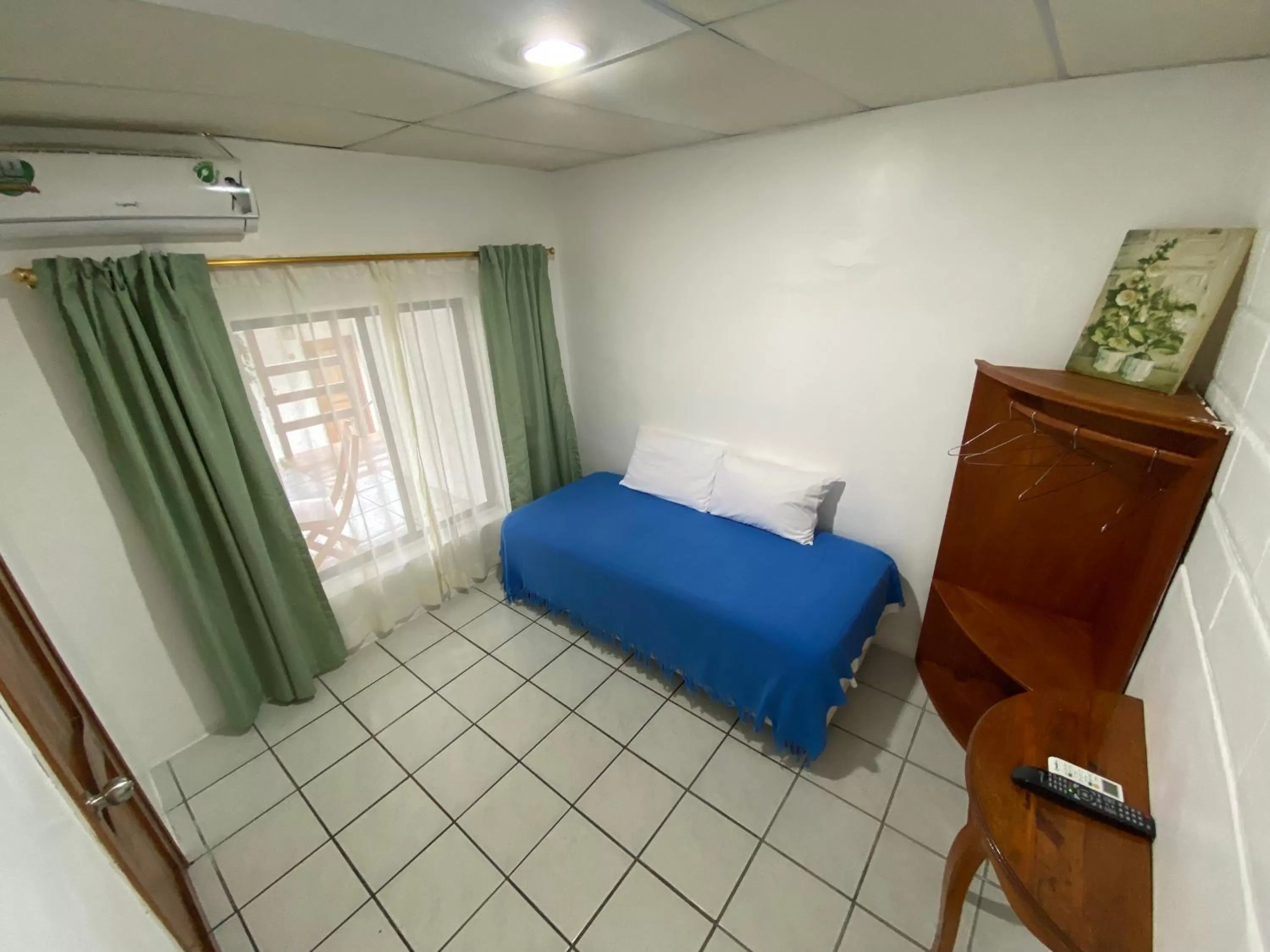 Bed, Seating Area in La Peregrina Galapagos B&B