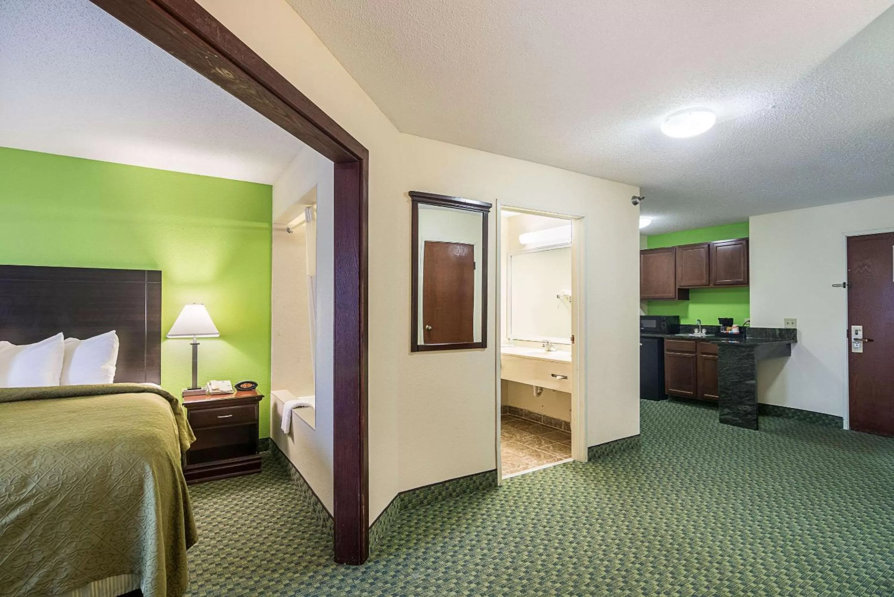 Photo of the whole room, Bed in Quality Inn & Suites Harvey - Chicago Southland