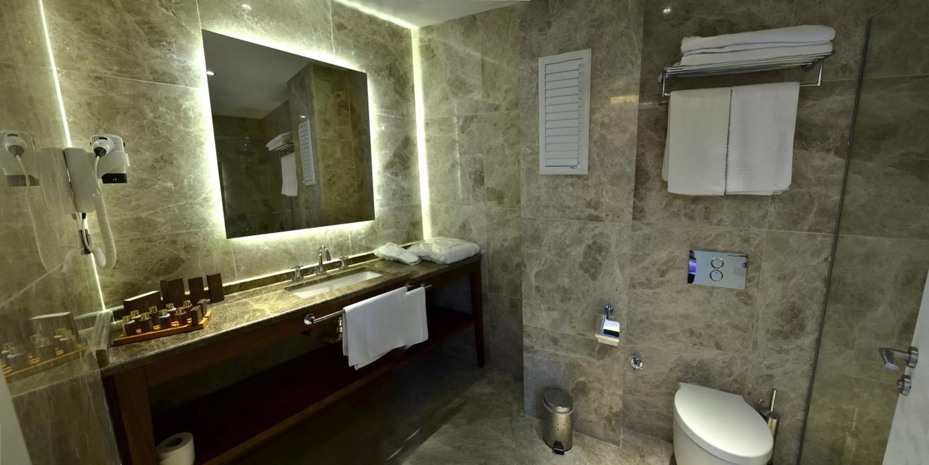 Shower in Montania Special Class Hotel