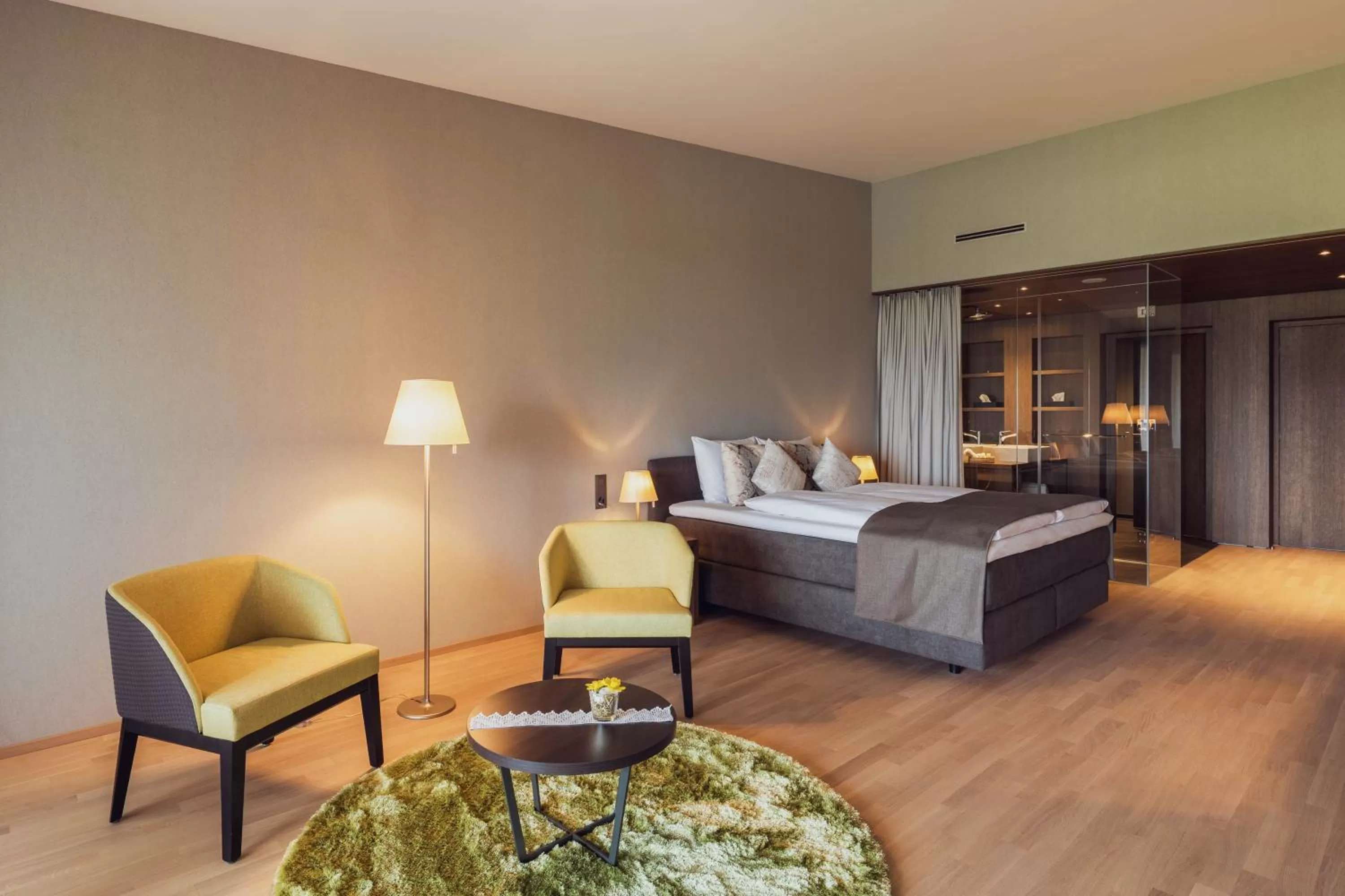 Bathroom, Bed in Gasthaus Badhof - Golfhotel