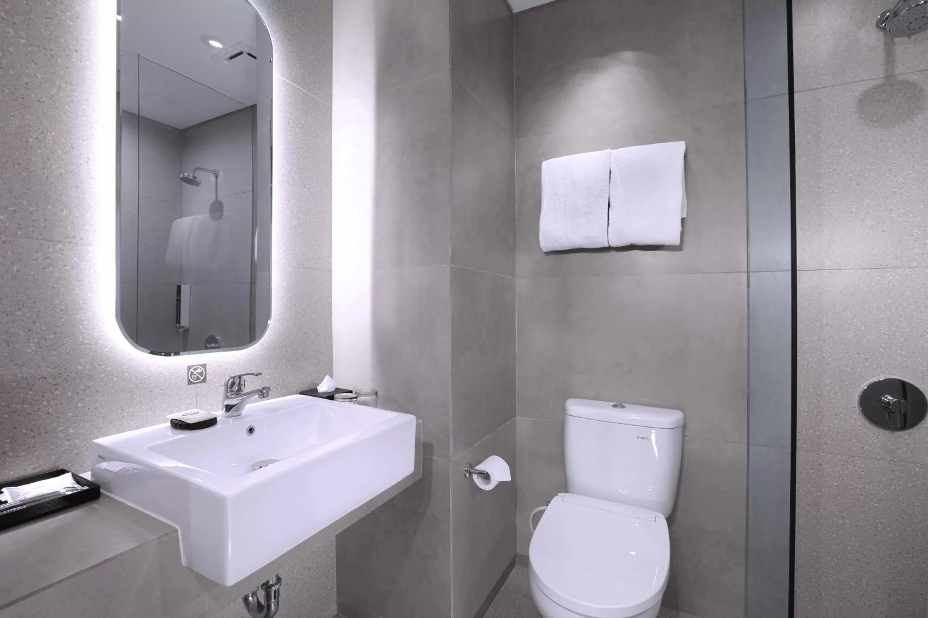 Bathroom in Neo Hotel Puri Indah