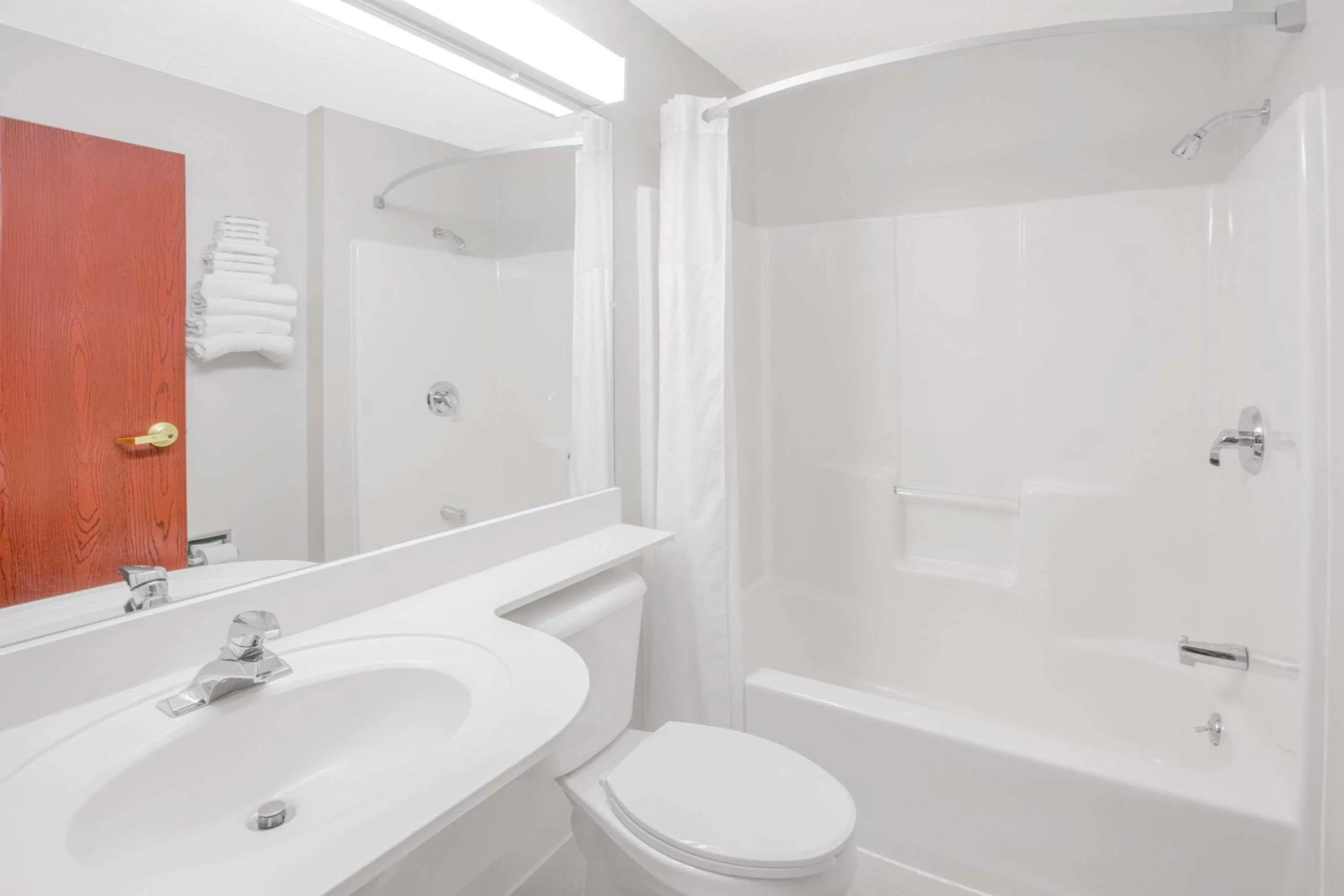 Bathroom in Microtel Inn and Suites Manistee