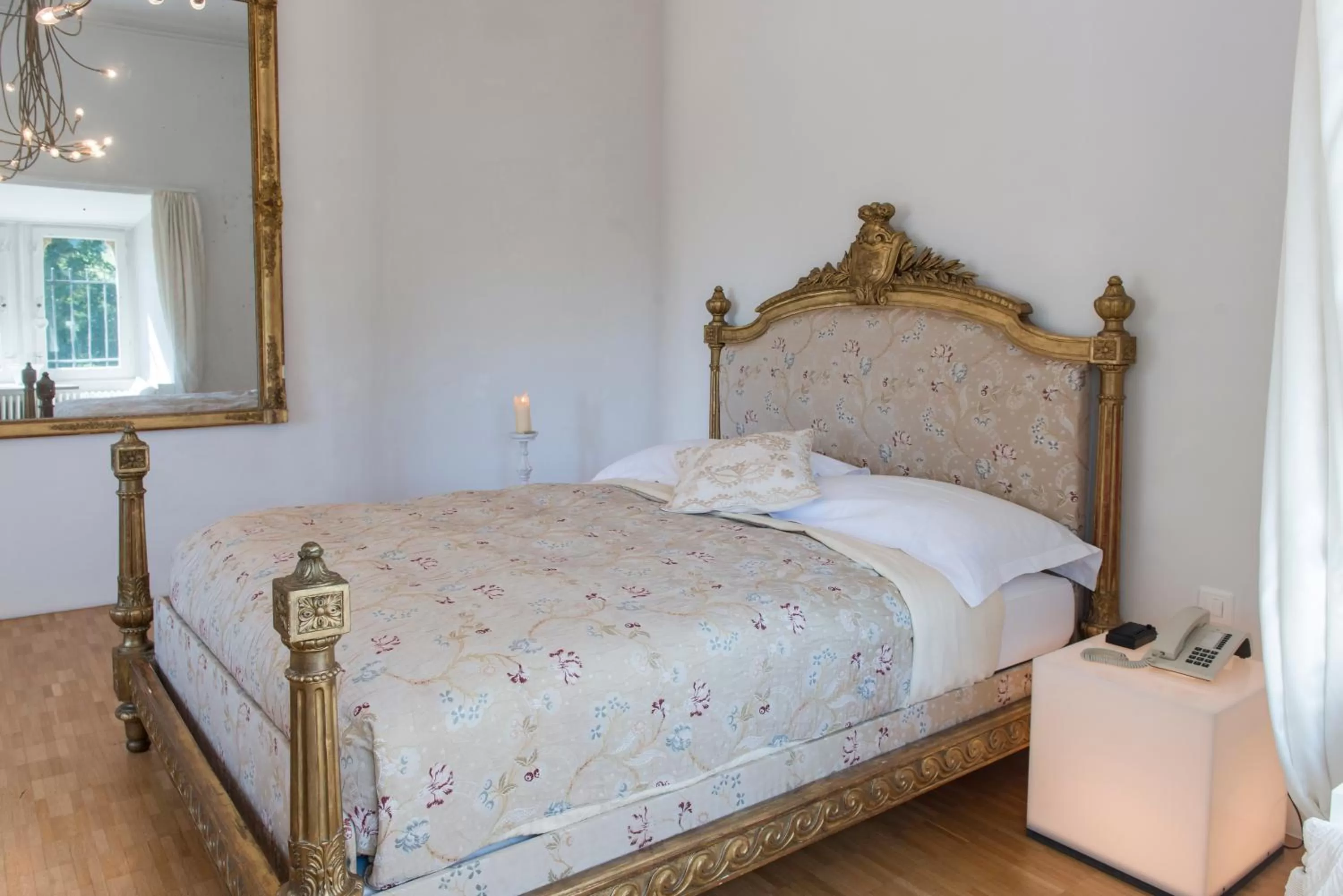 Bed in Schloss Münchenwiler