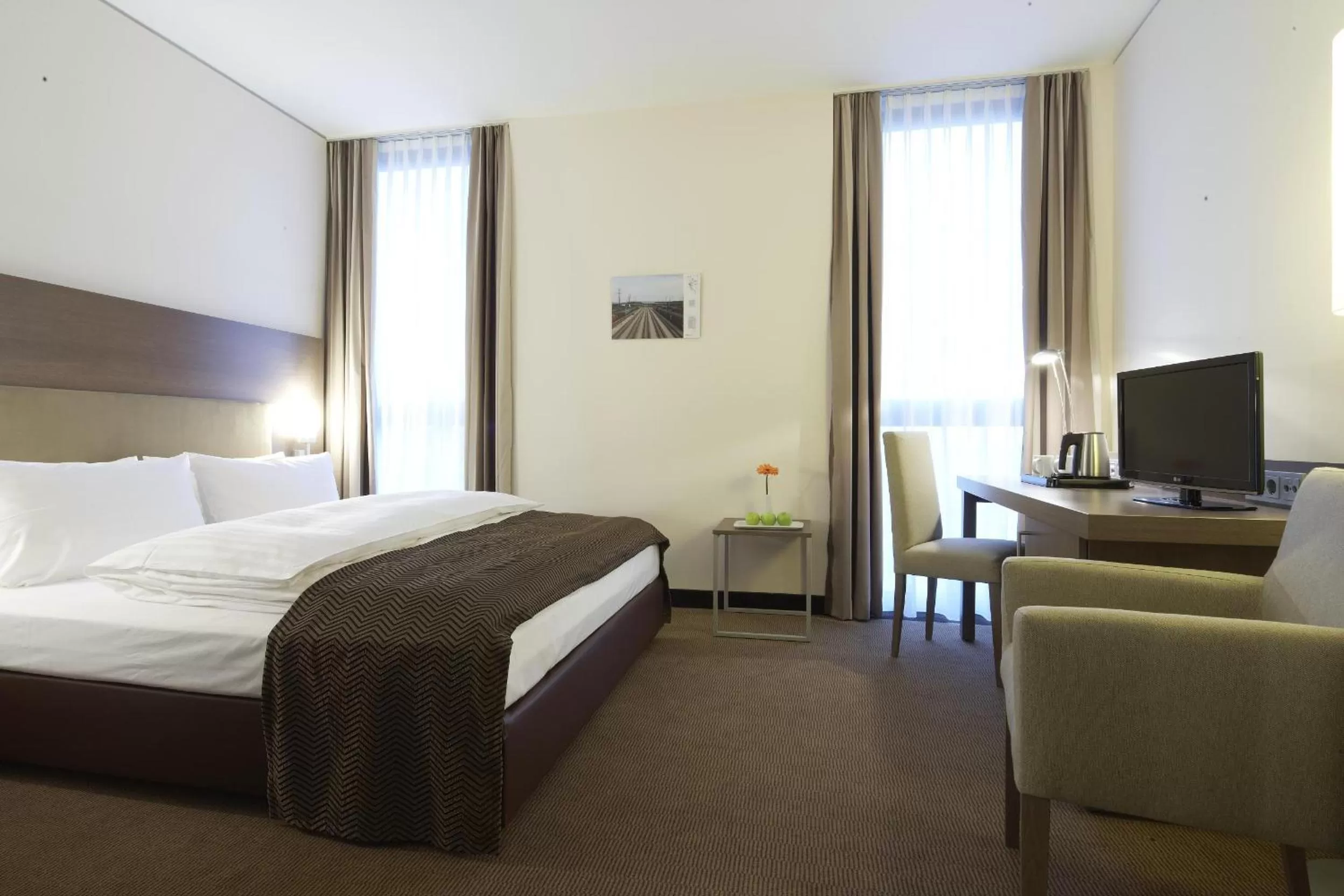 Photo of the whole room, Bed in IntercityHotel Mannheim