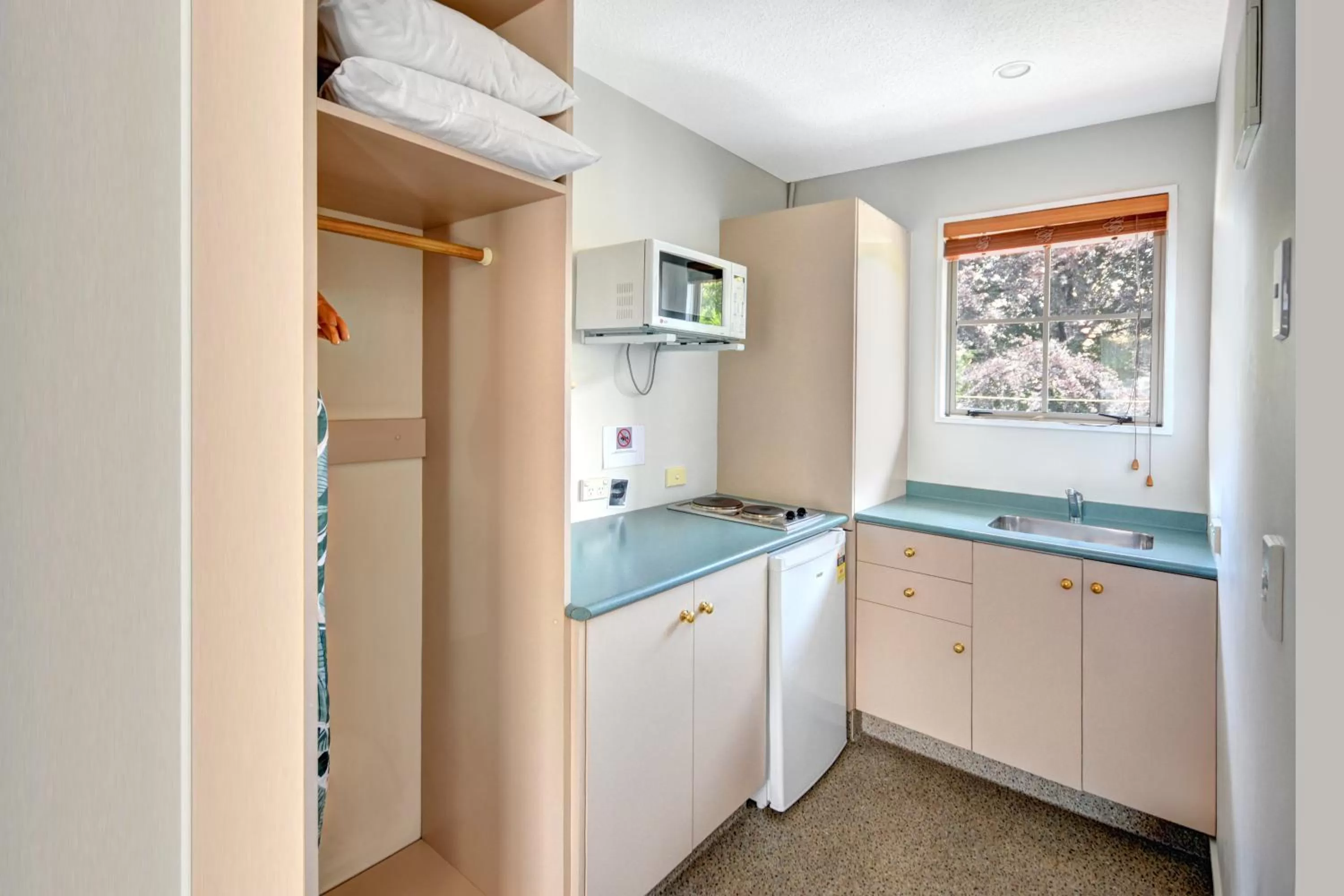 Studio in Alexis Motor Lodge