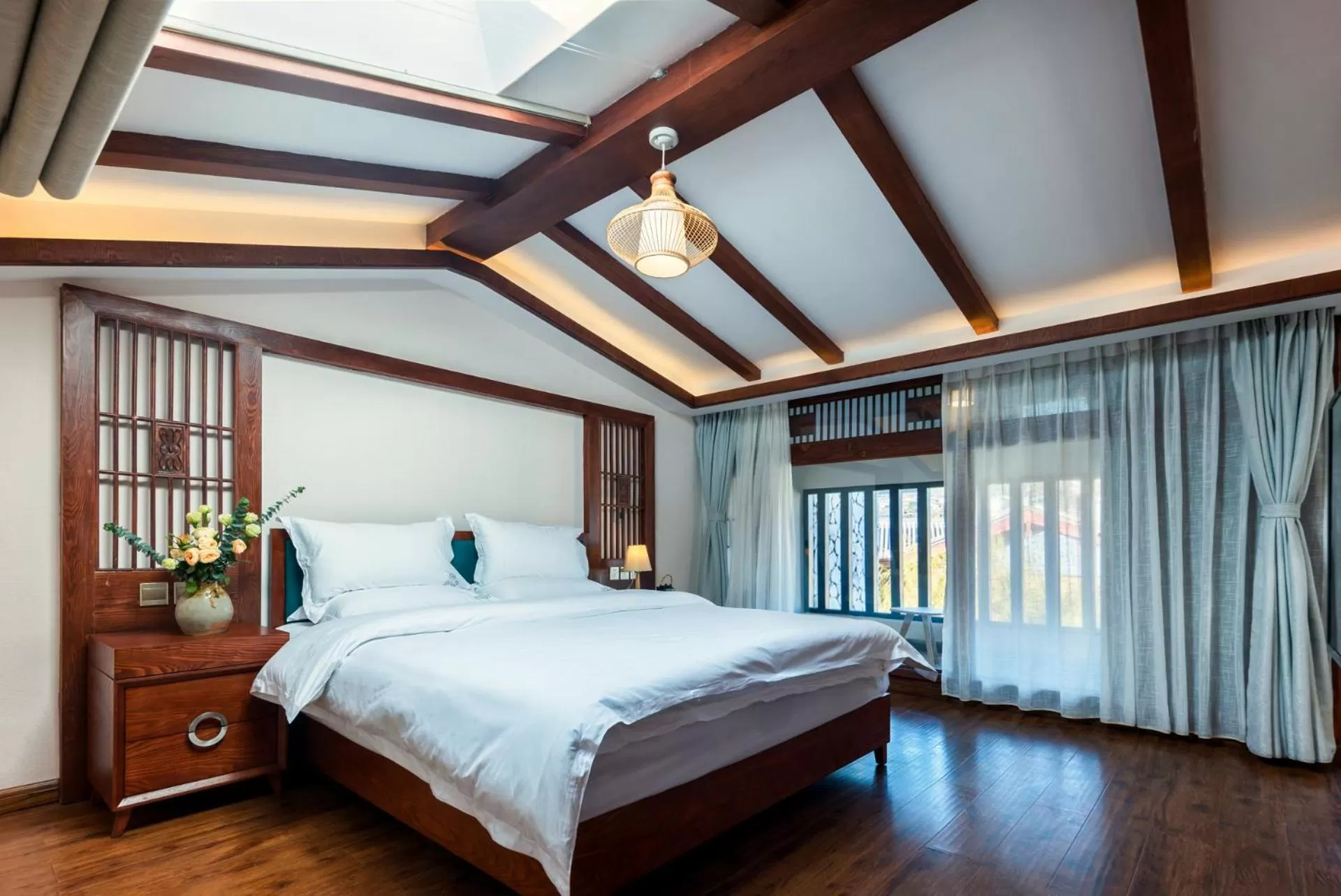 Bed in Lijiang Gemmer Hotel