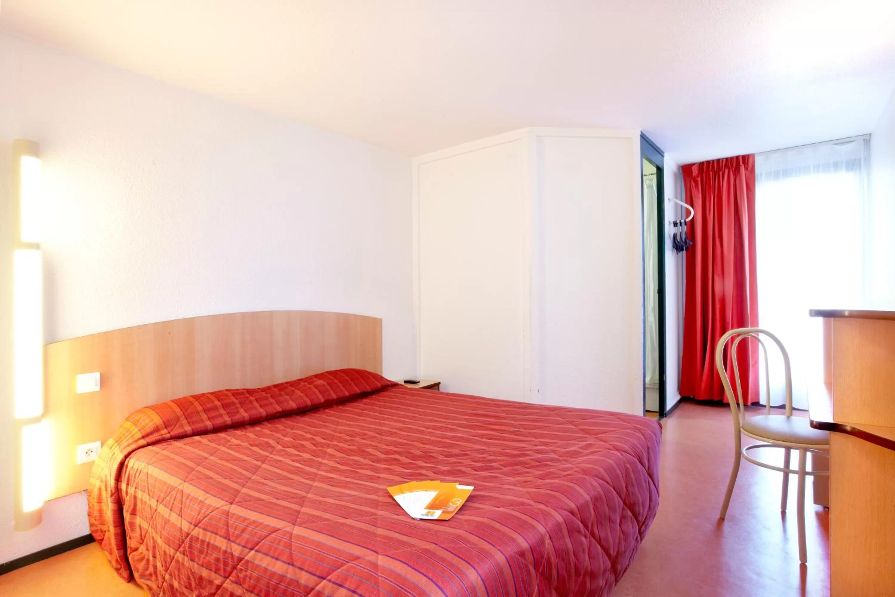 Photo of the whole room, Bed in Première Classe Rouen Nord - Bois Guillaume