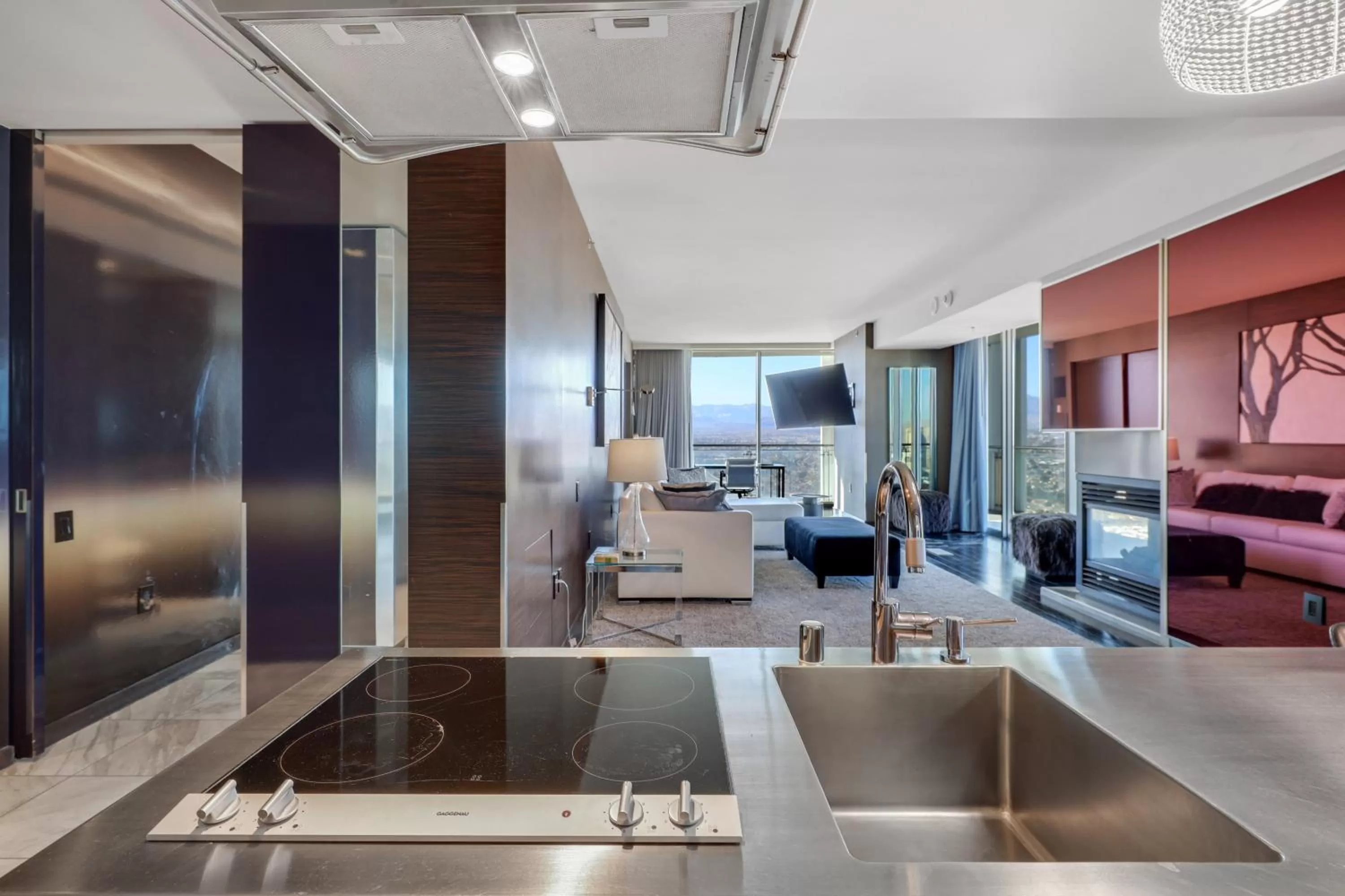 Kitchen or kitchenette in Vegas Palms HIGH 52nd fl. 1BDR corner penthouse 1220sqft