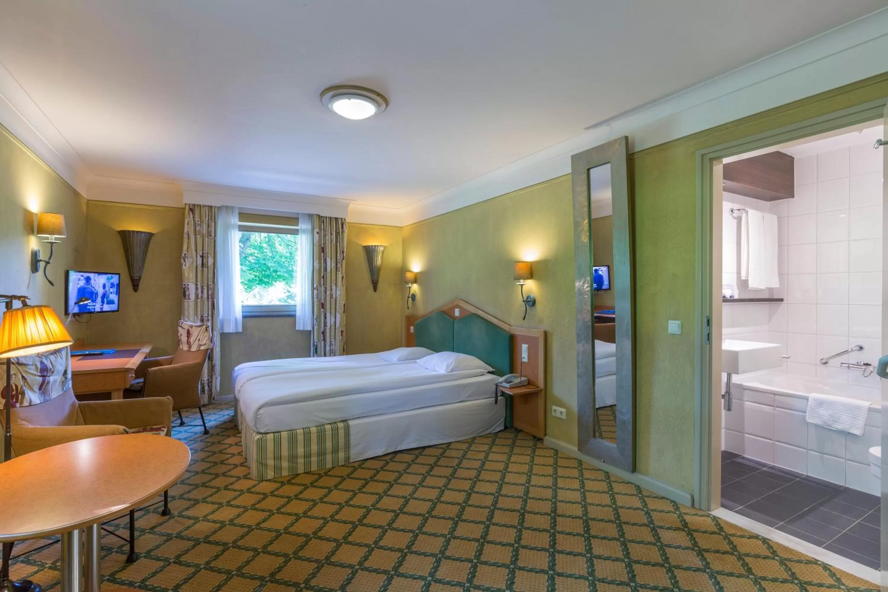 Photo of the whole room, Bed in Fletcher Hotel-Restaurant Kasteel Erenstein