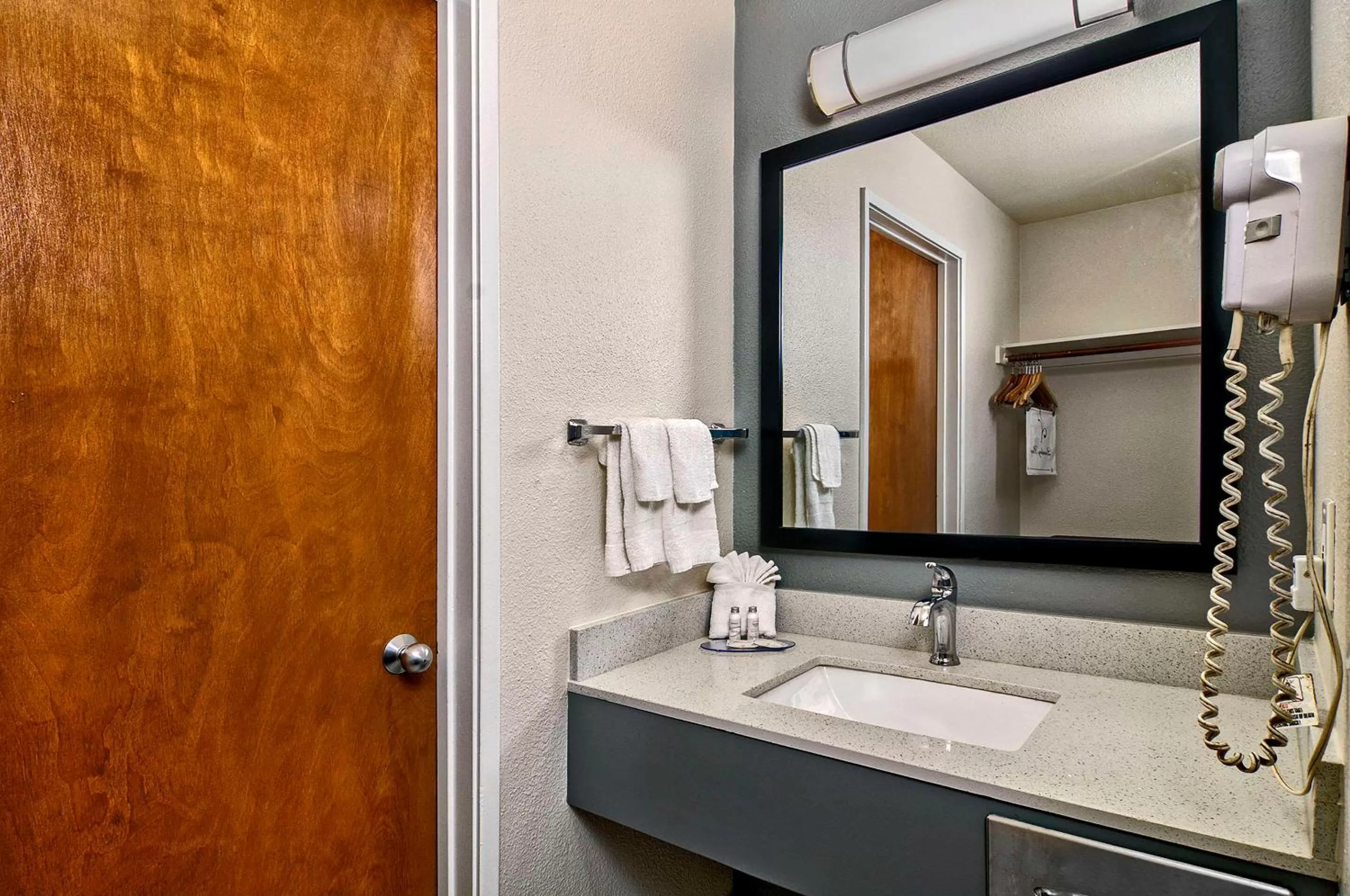 Bedroom in Quality Inn & Suites South San Jose - Morgan Hill
