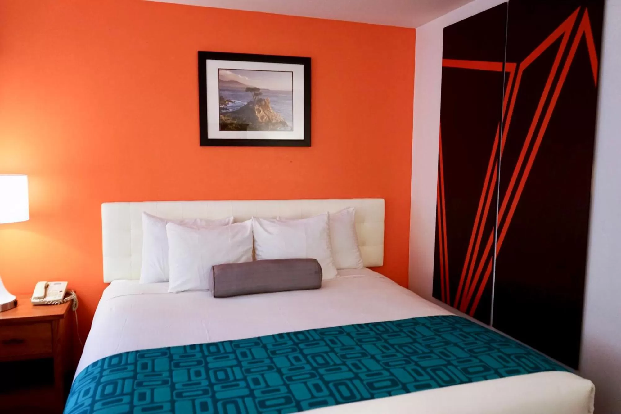 Bed in Howard Johnson by Wyndham Salinas