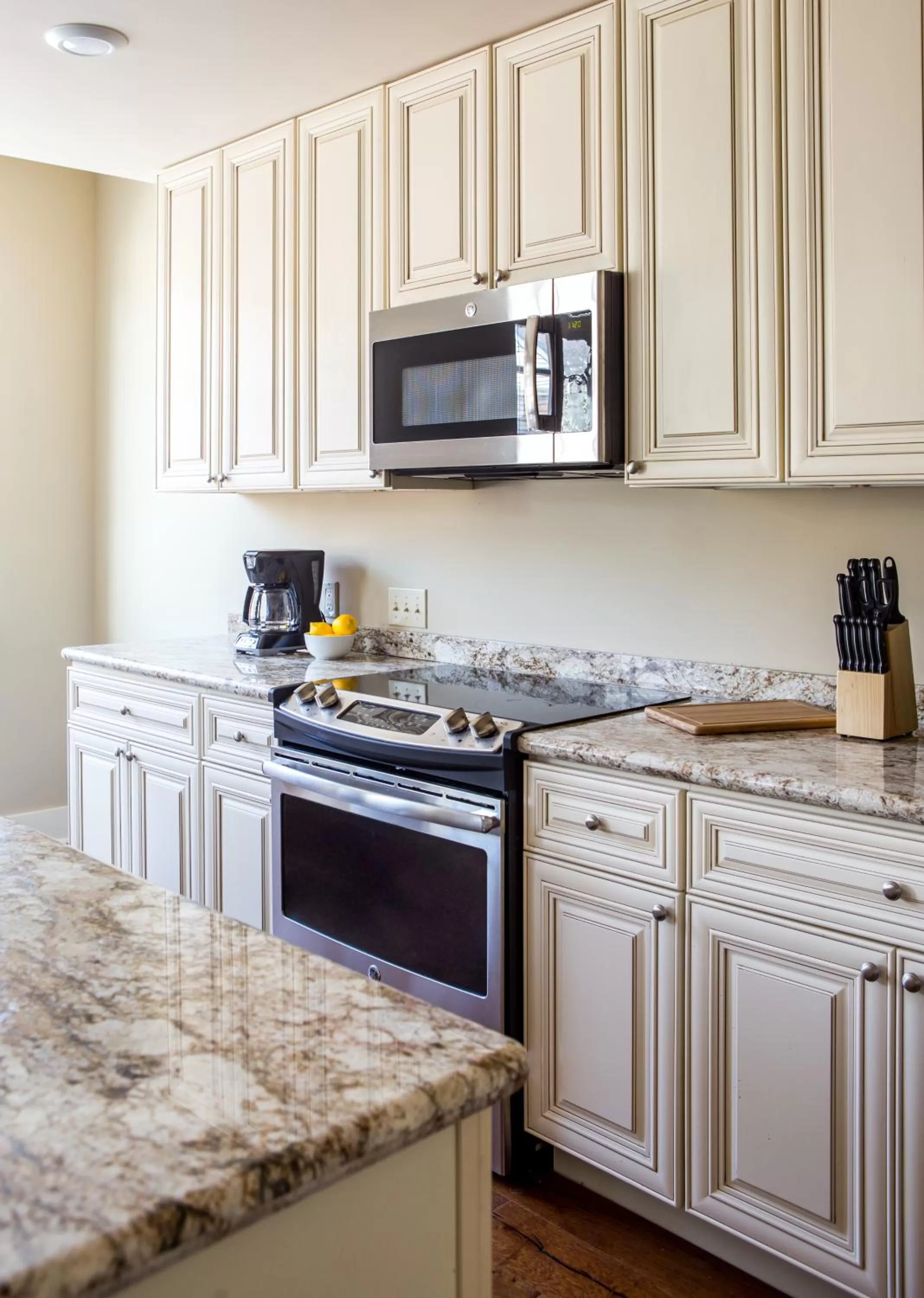 Living room, Kitchen/Kitchenette in Sonder The Bywater